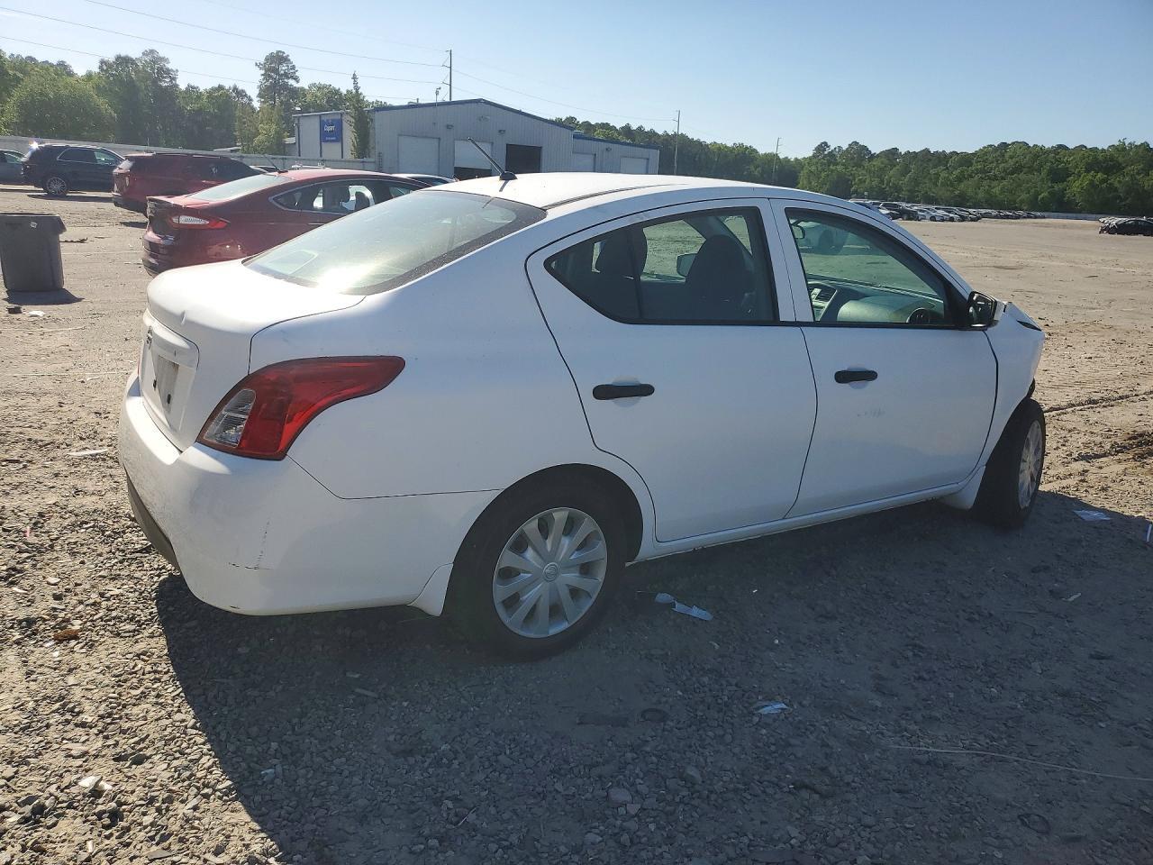 2018 Nissan Versa S - Фото 3