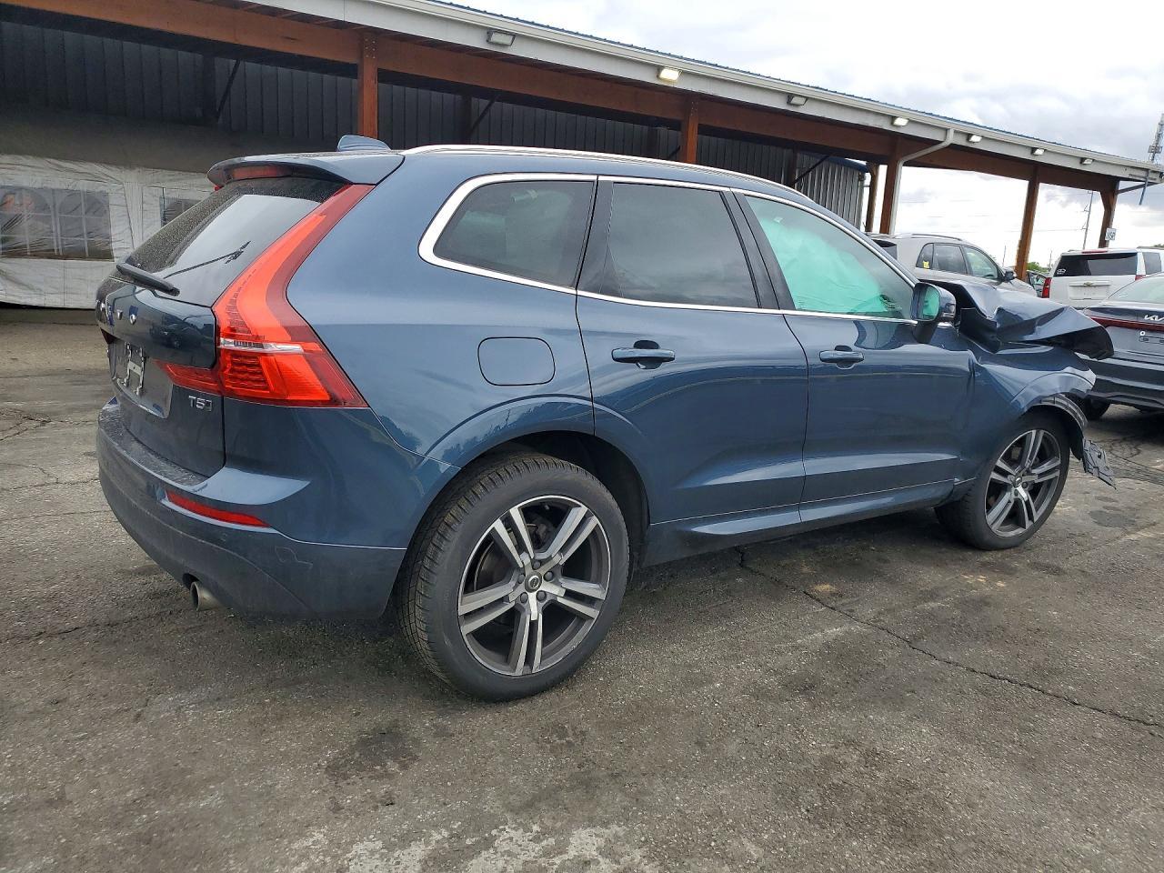 2021 Volvo Xc60 T5 Momentum - Image 3