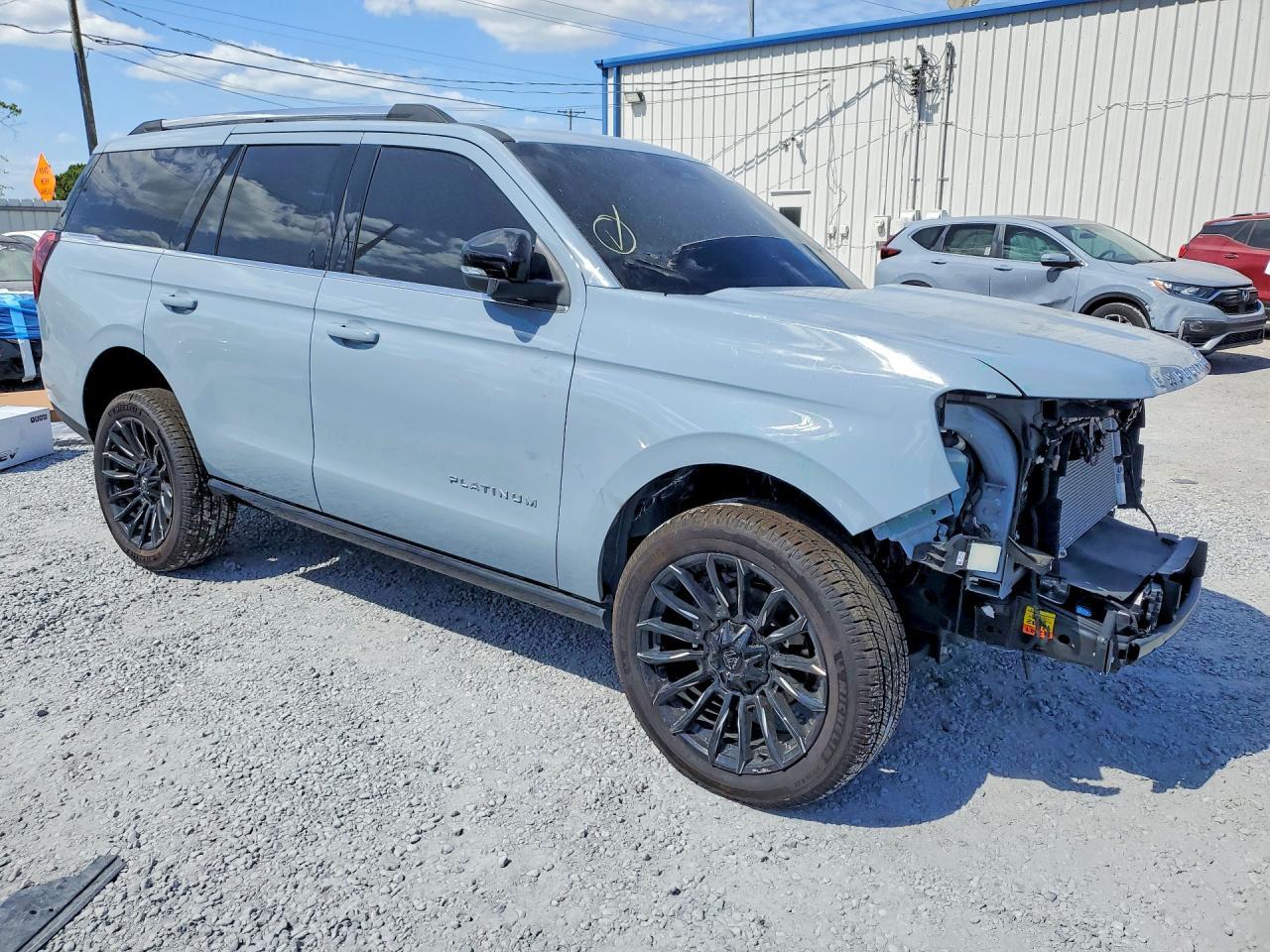 2025 Ford Expedition Platinum - Image 4