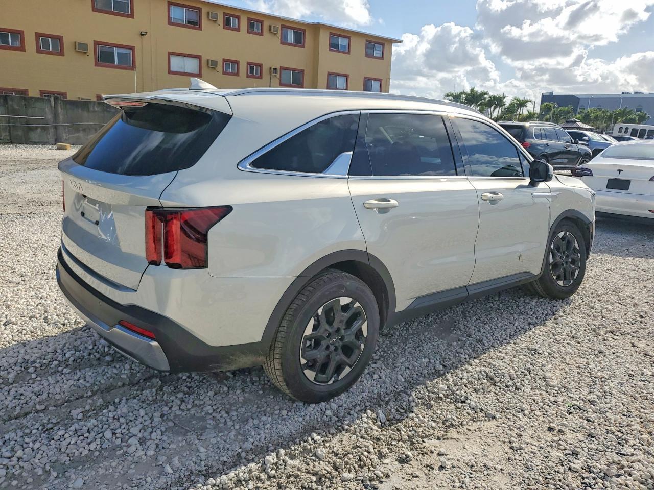2026 Kia Sorento S - Image 3