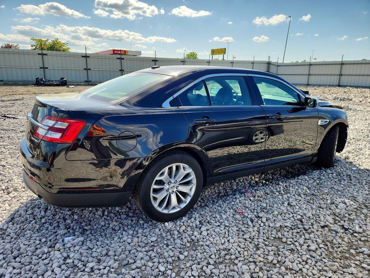 2019 Ford Taurus Limited - Фото 3