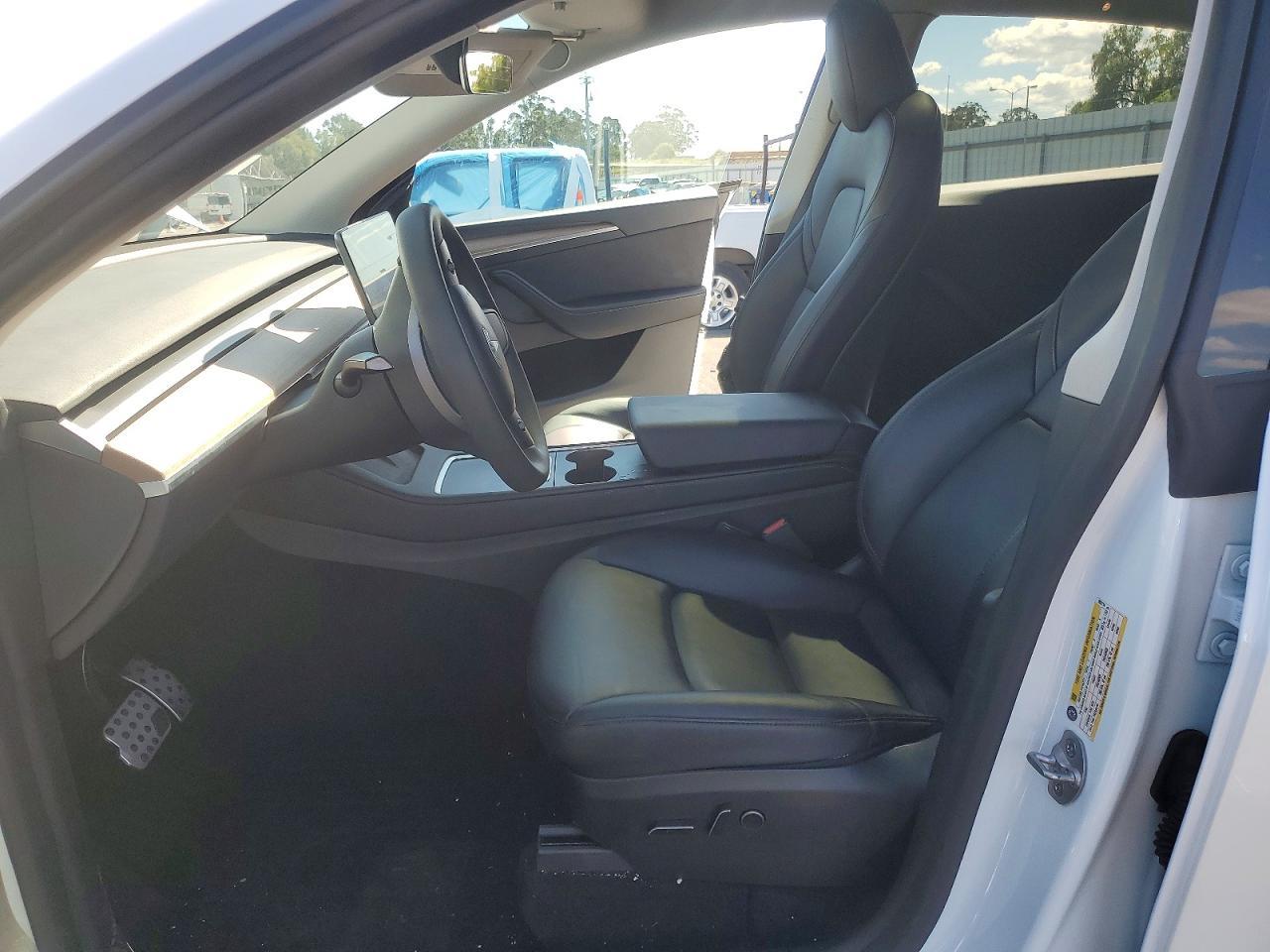 2023 Tesla Model Y - Image 7