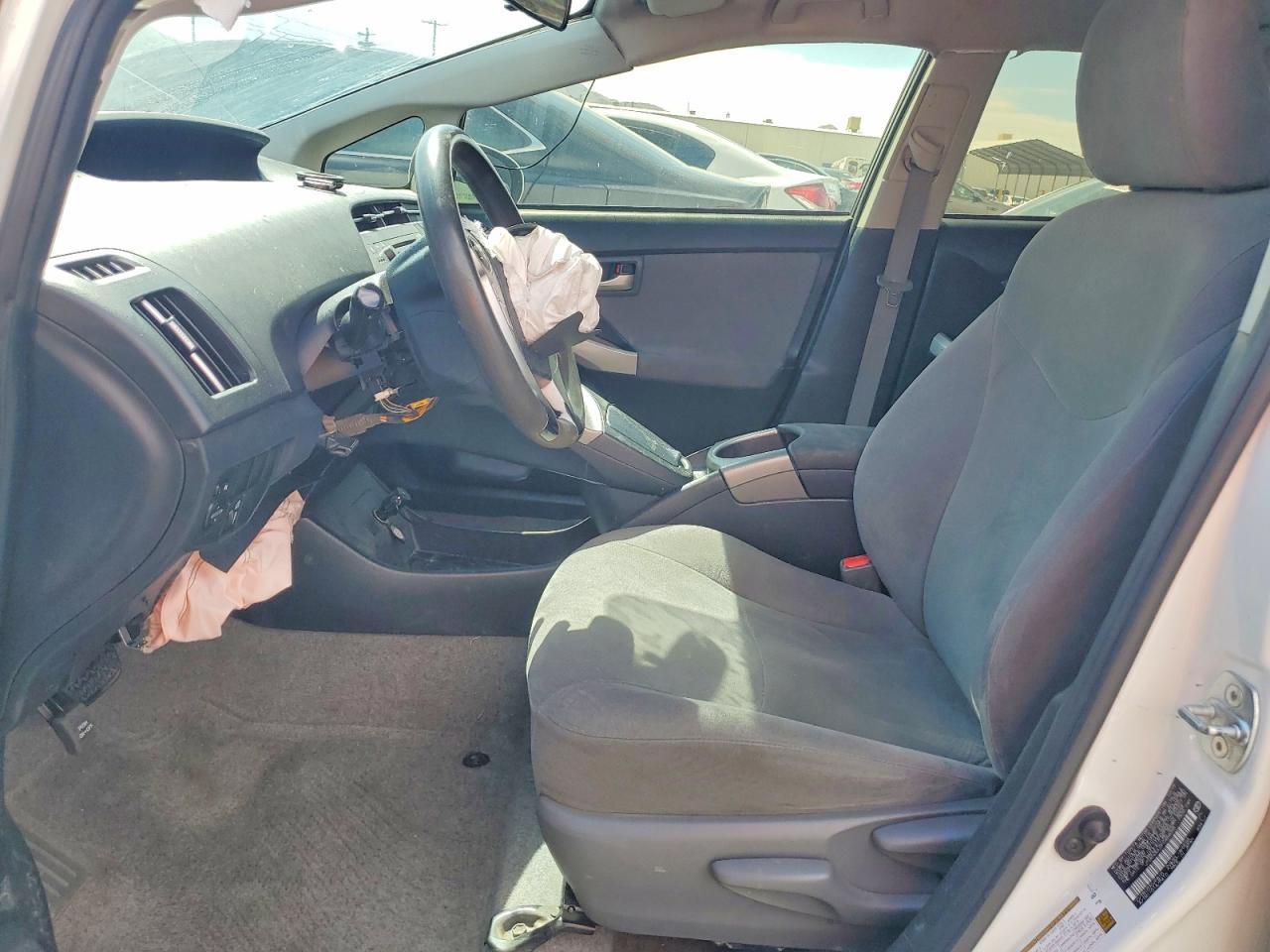 2015 Toyota Prius Two - Image 7