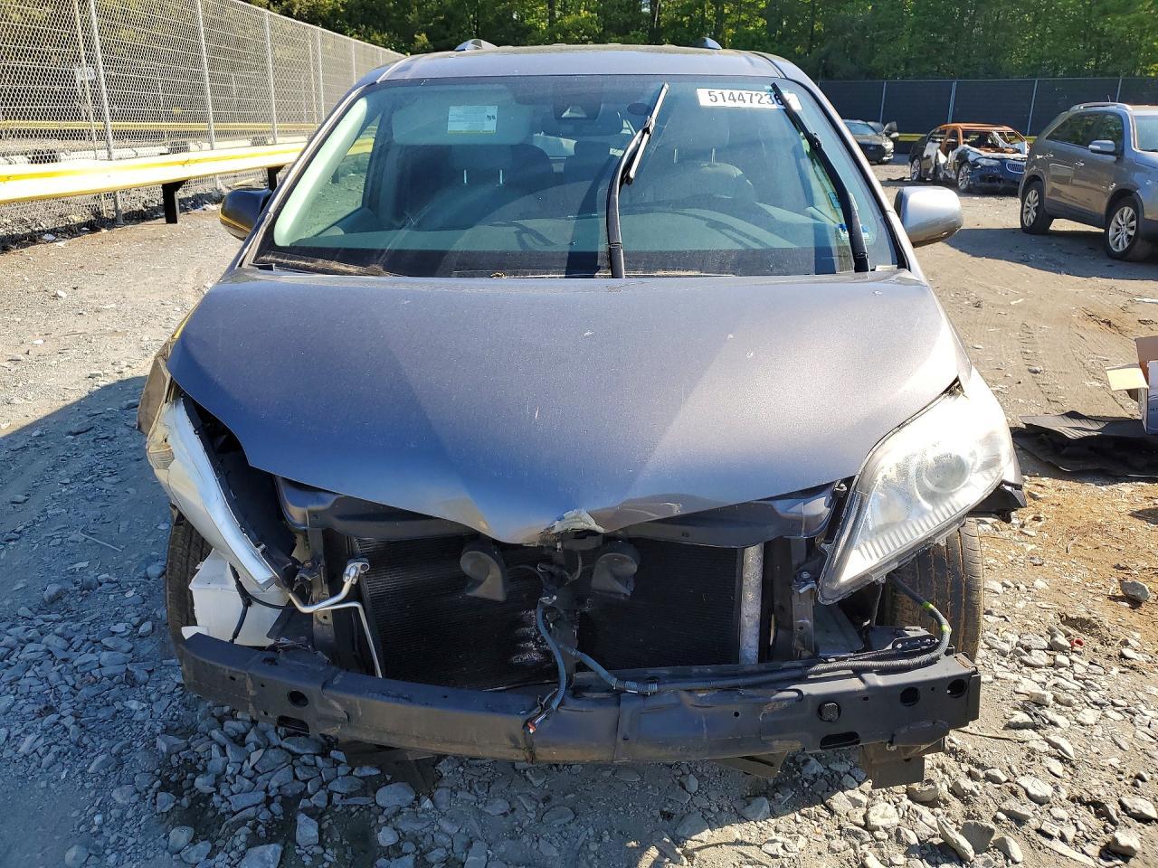 2018 Toyota Sienna Xle 8-Passenger - Фото 5