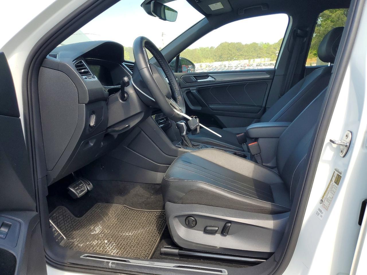 2023 Volkswagen Tiguan Se R-Line Black - Image 7