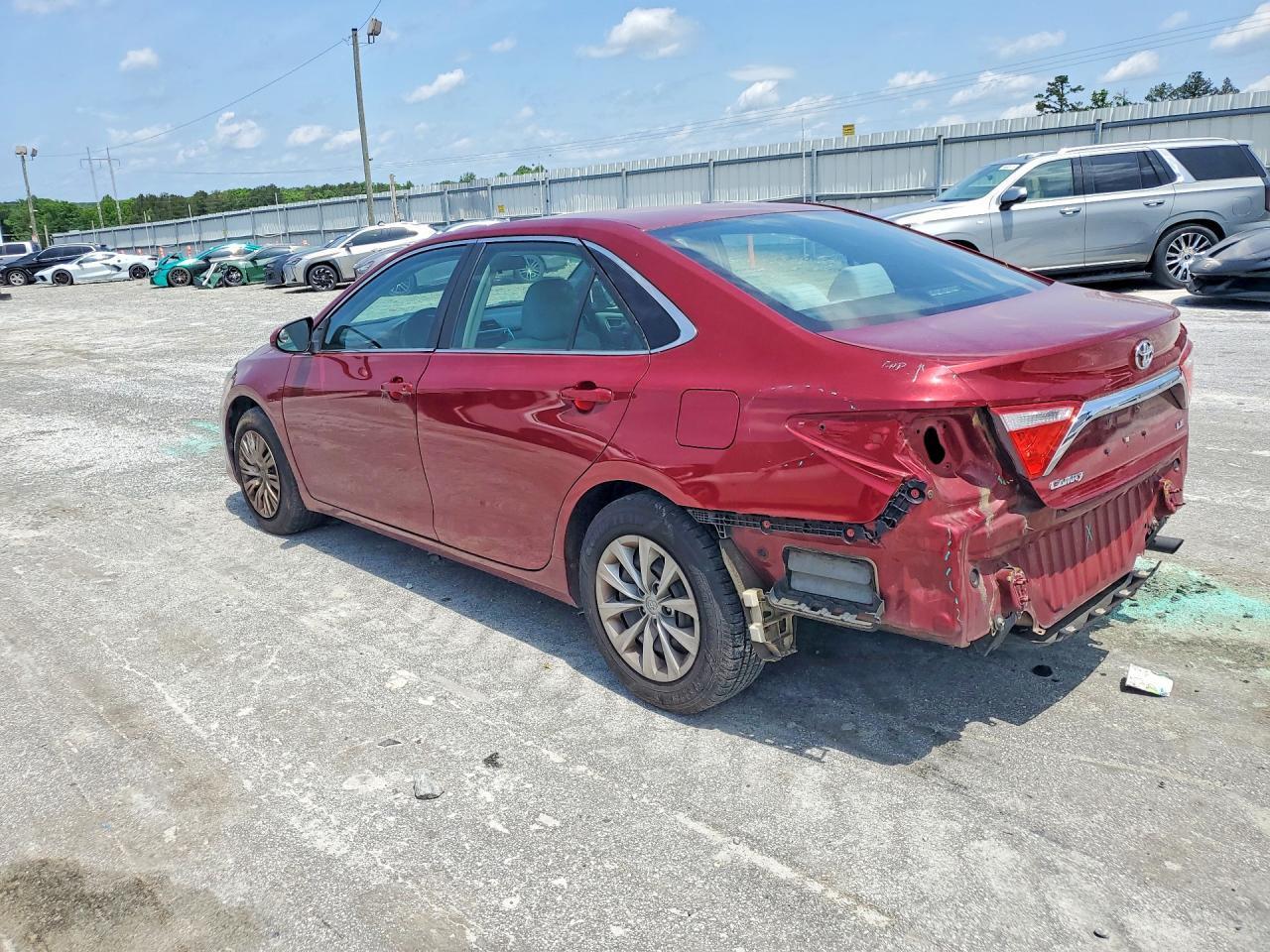2016 Toyota Camry Le - Фото 2
