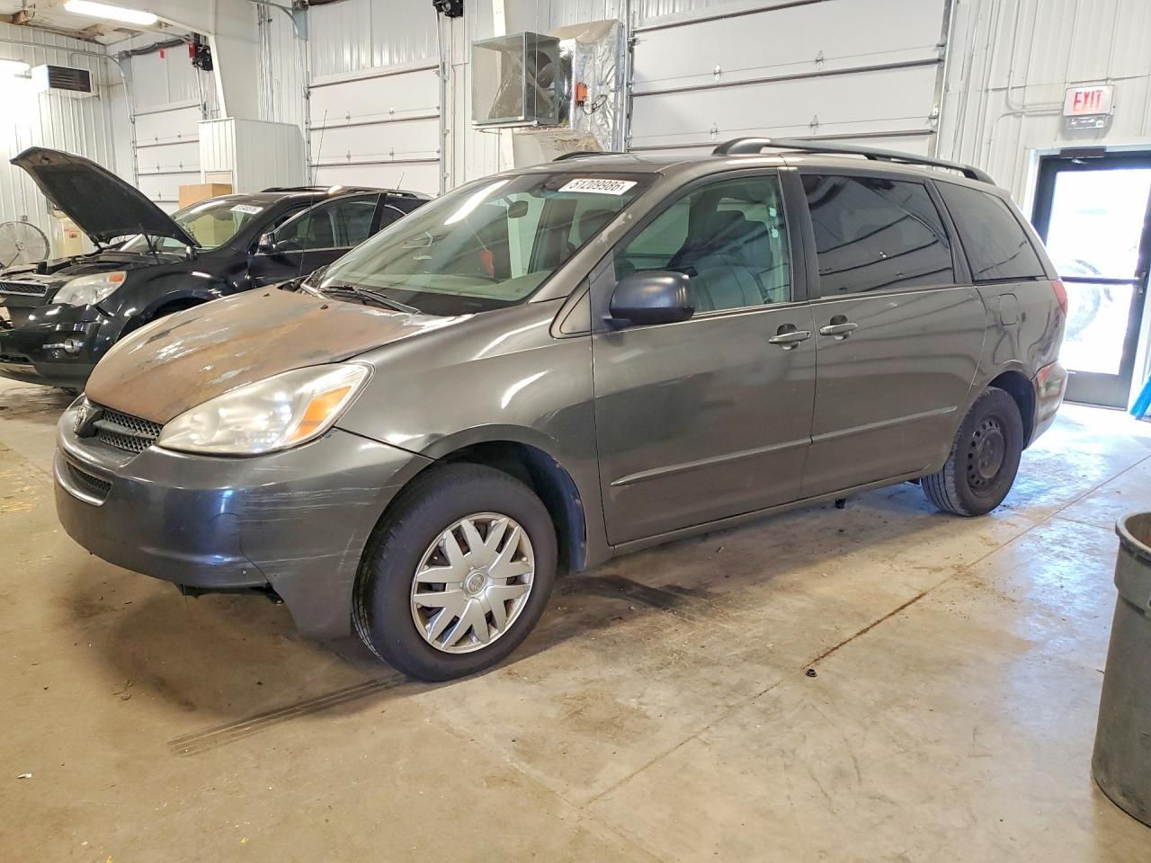 2005 Toyota Sienna Le 8 Passenger