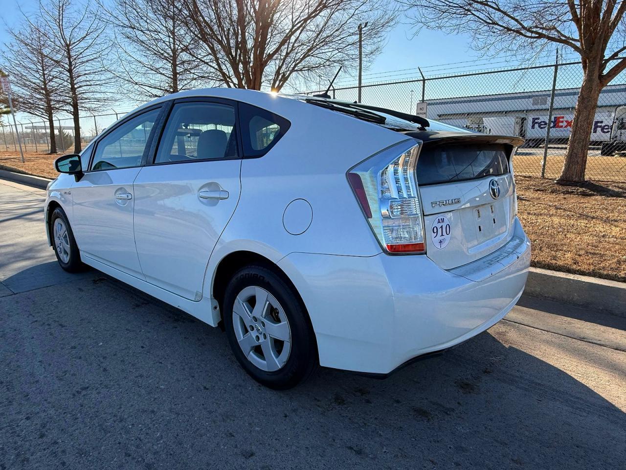 2011 Toyota Prius Two - Фото 3