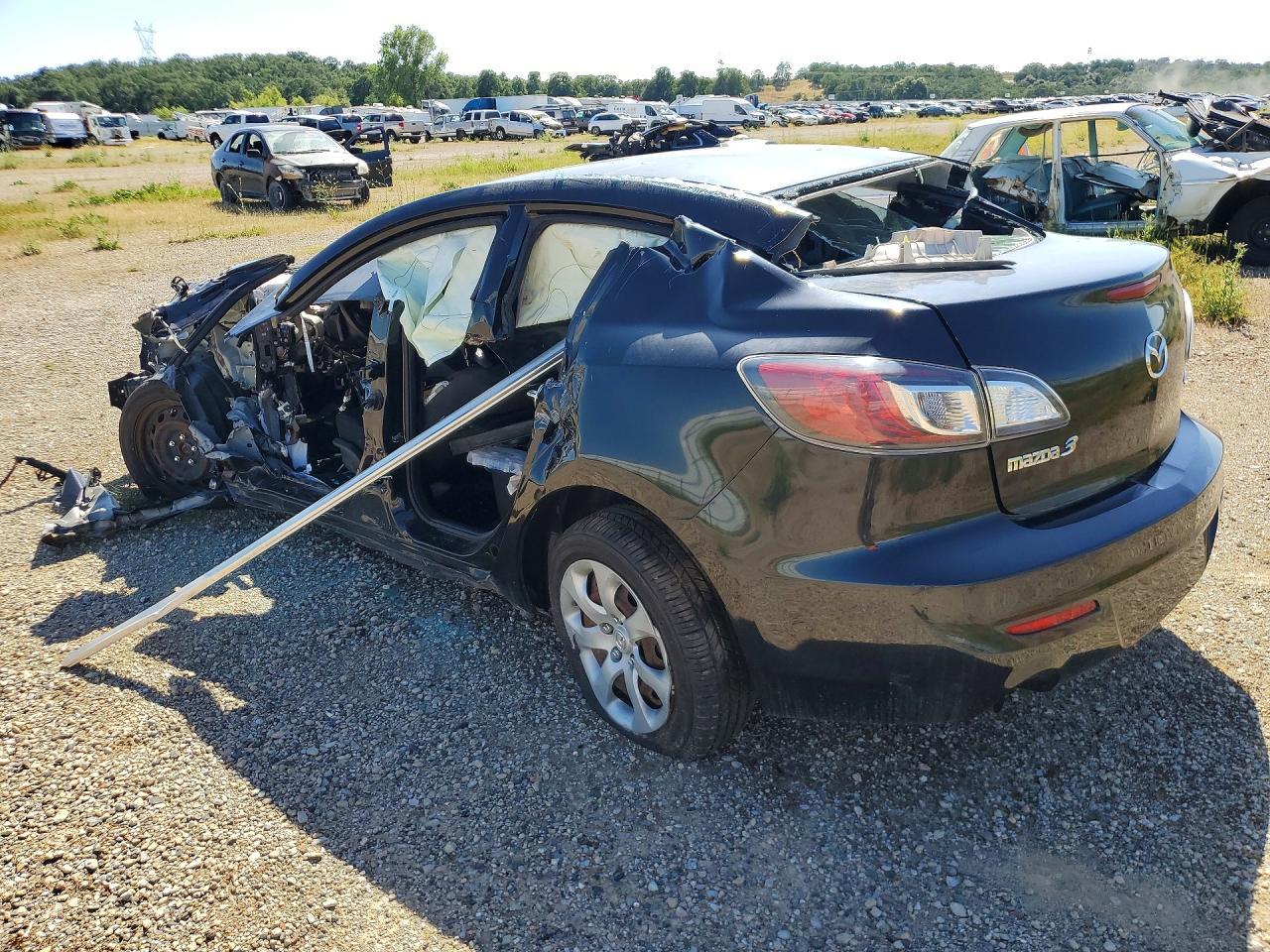 2013 Mazda 3 I - Фото 2