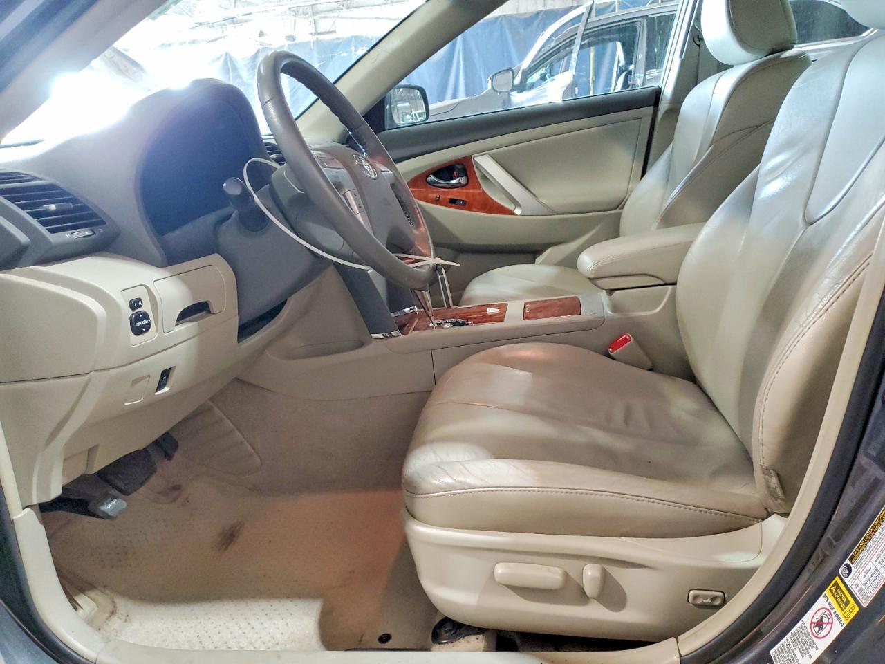 2010 Toyota Camry Xle V6 - Image 7