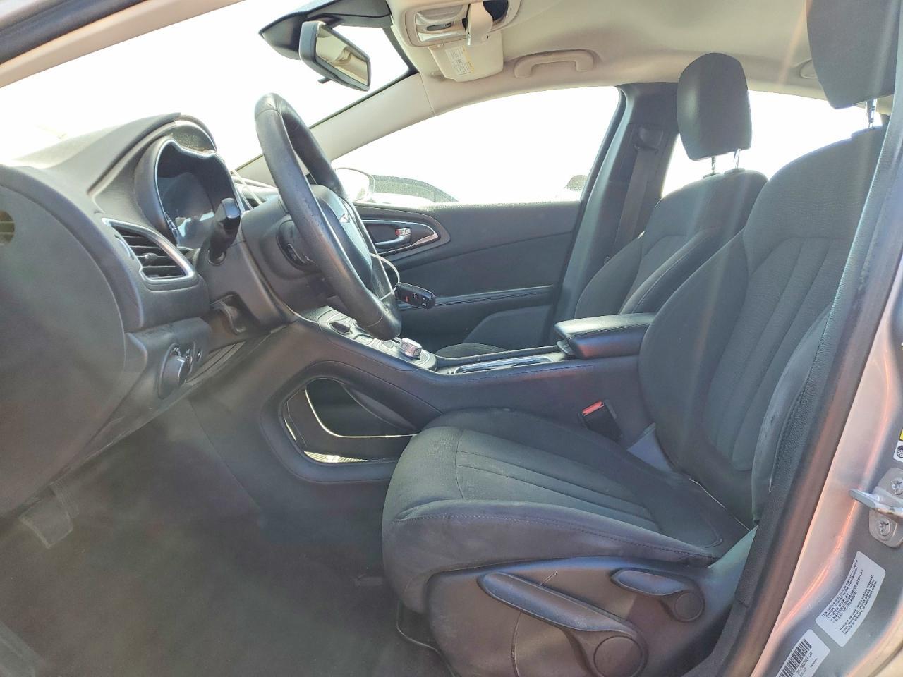 2015 Chrysler 200 Limited - Фото 7