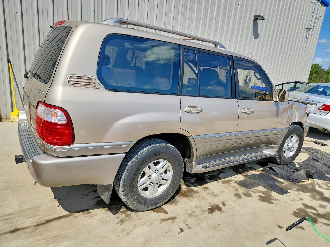 2000 Lexus Lx 470 Base - Image 3