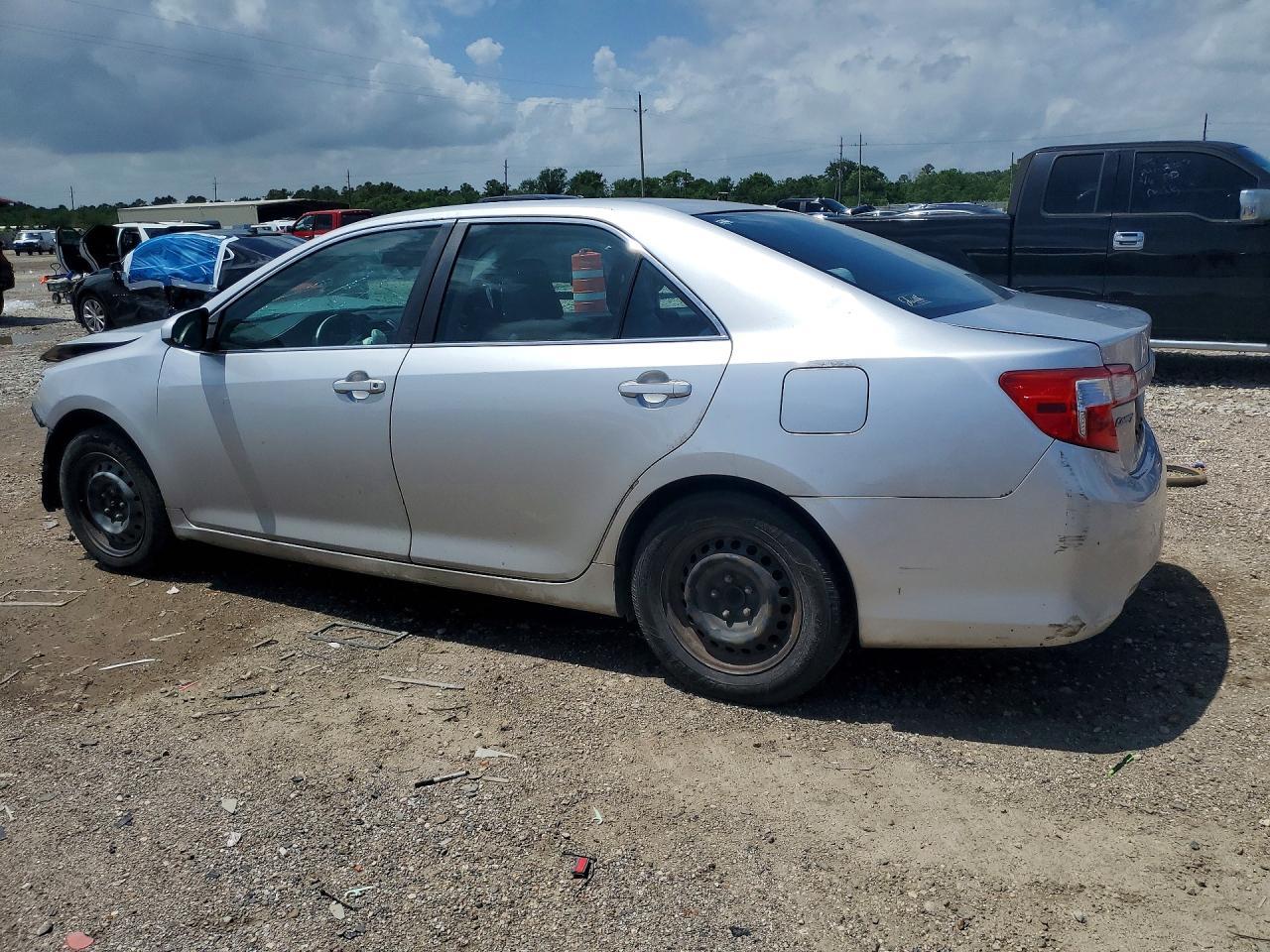 2012 Toyota Camry L - Фото 2