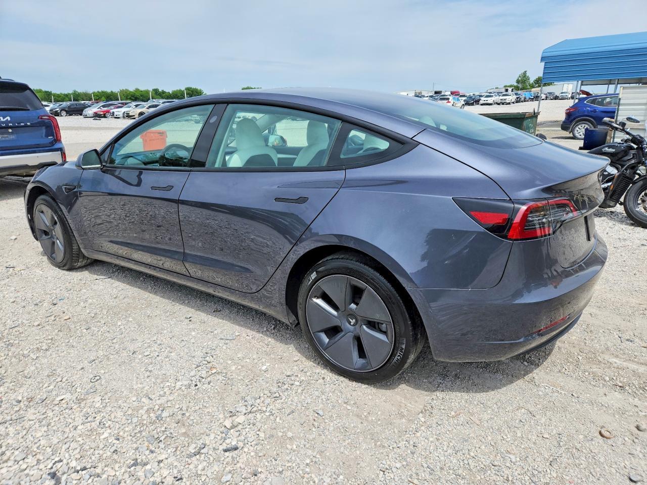 2023 Tesla Model 3 - Фото 2