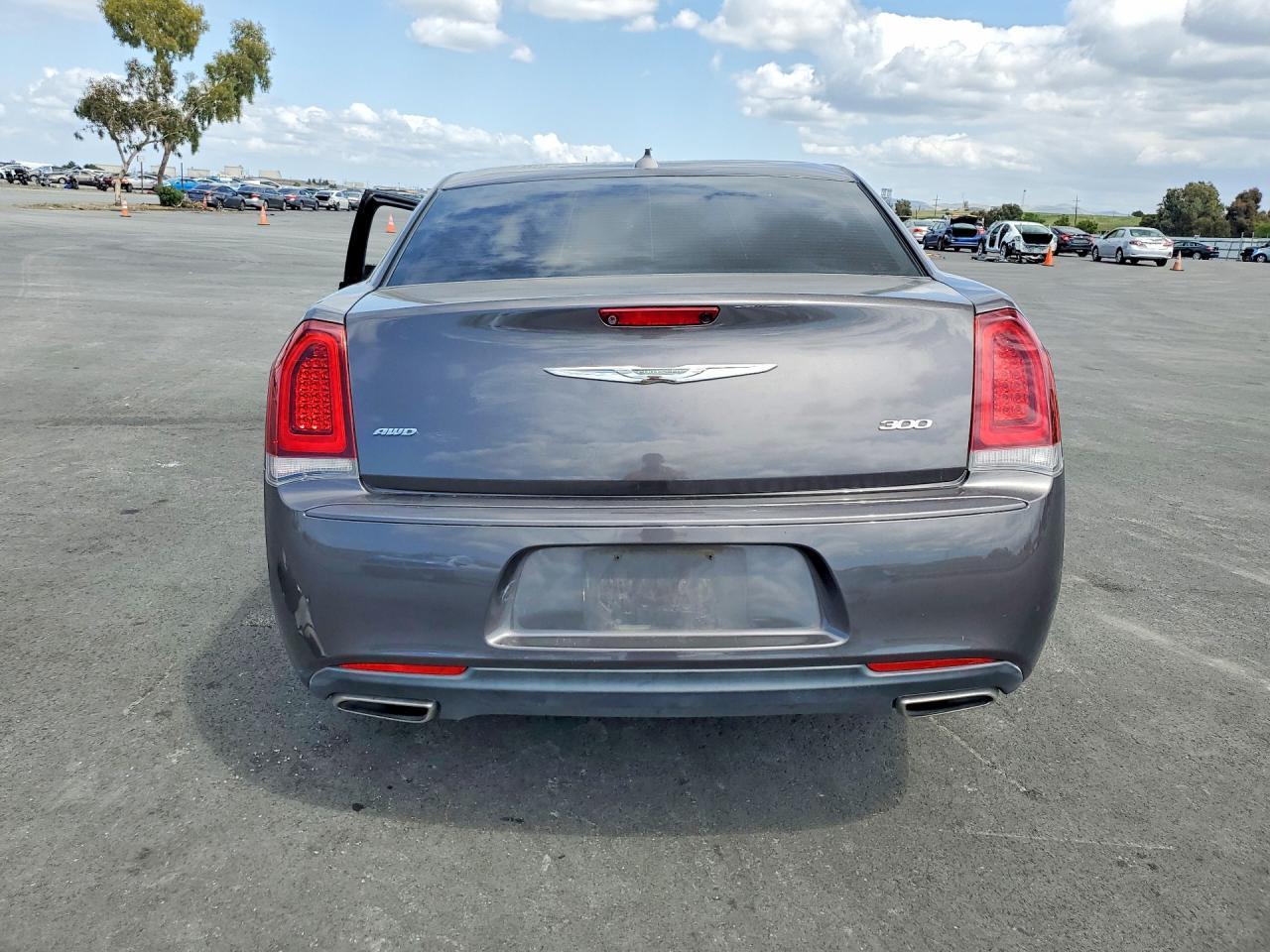 2019 Chrysler 300 Touring - Image 6