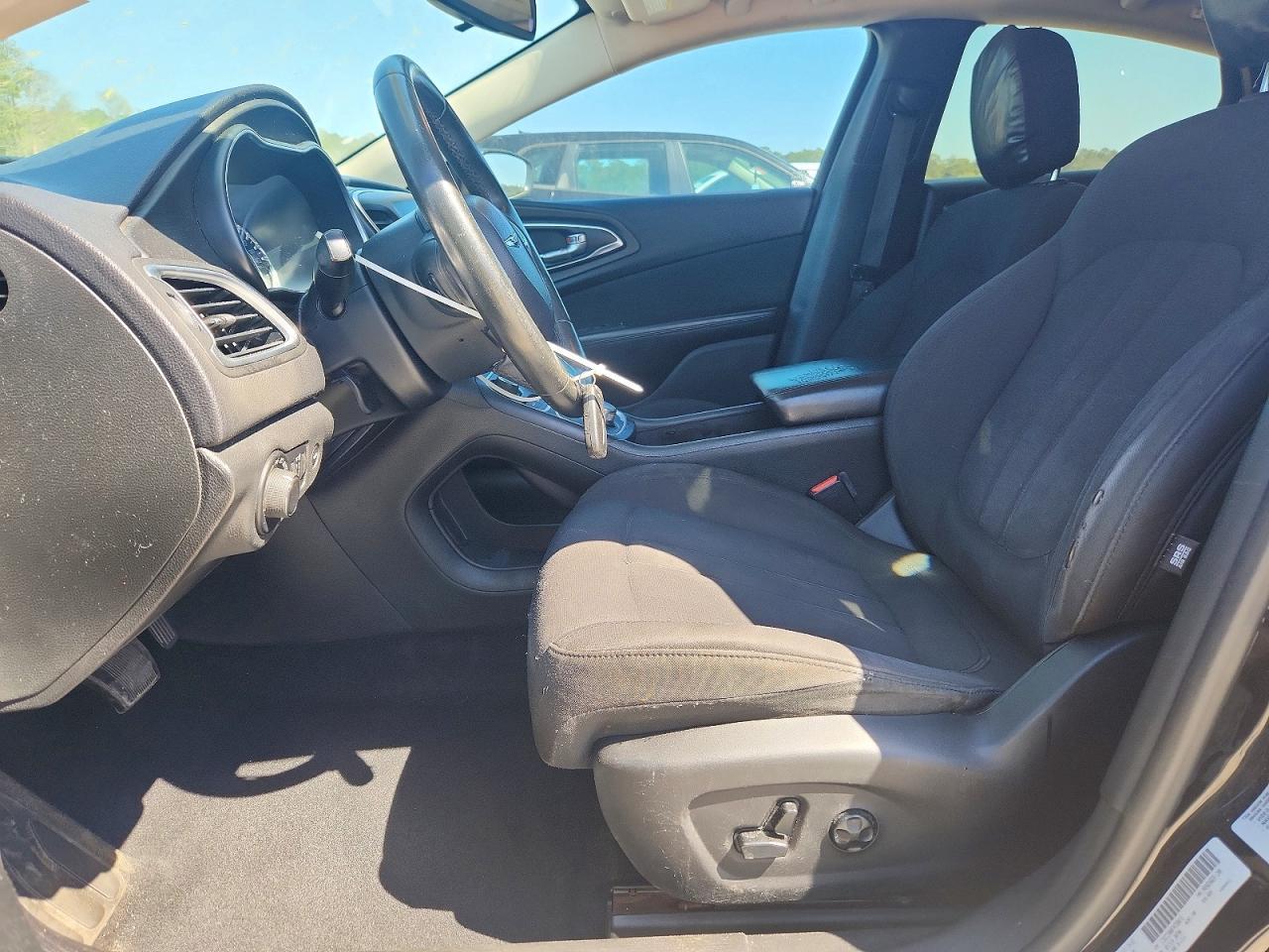 2015 Chrysler 200 Limited - Фото 7