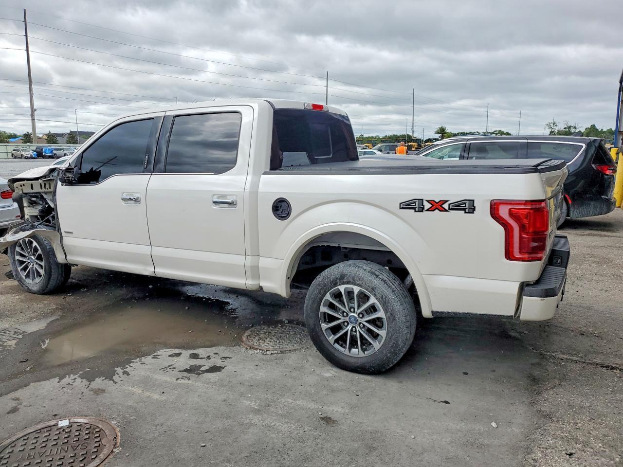 2015 Ford F150 Supercrew - Фото 2