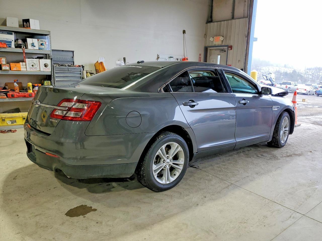 2015 Ford Taurus Se - Image 3