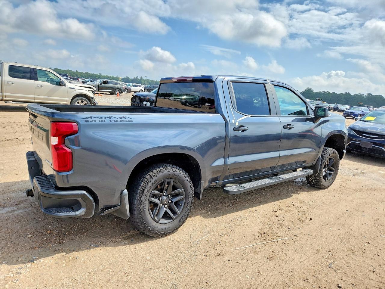 2020 Chevrolet Silverado K1500 Trail Boss Custom - Фото 3