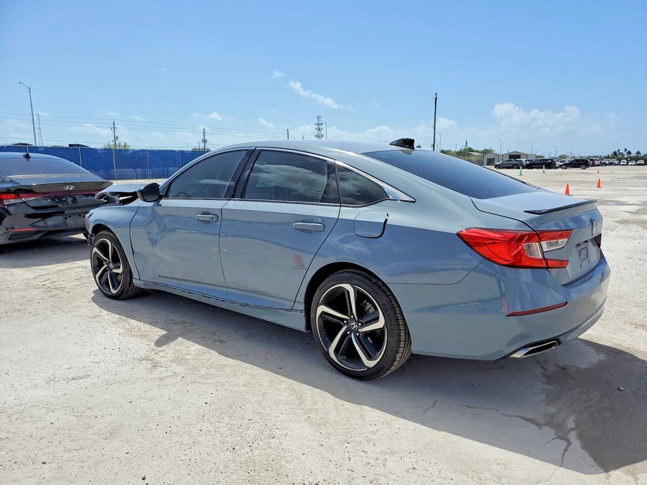 2021 Honda Accord Sport - Фото 2