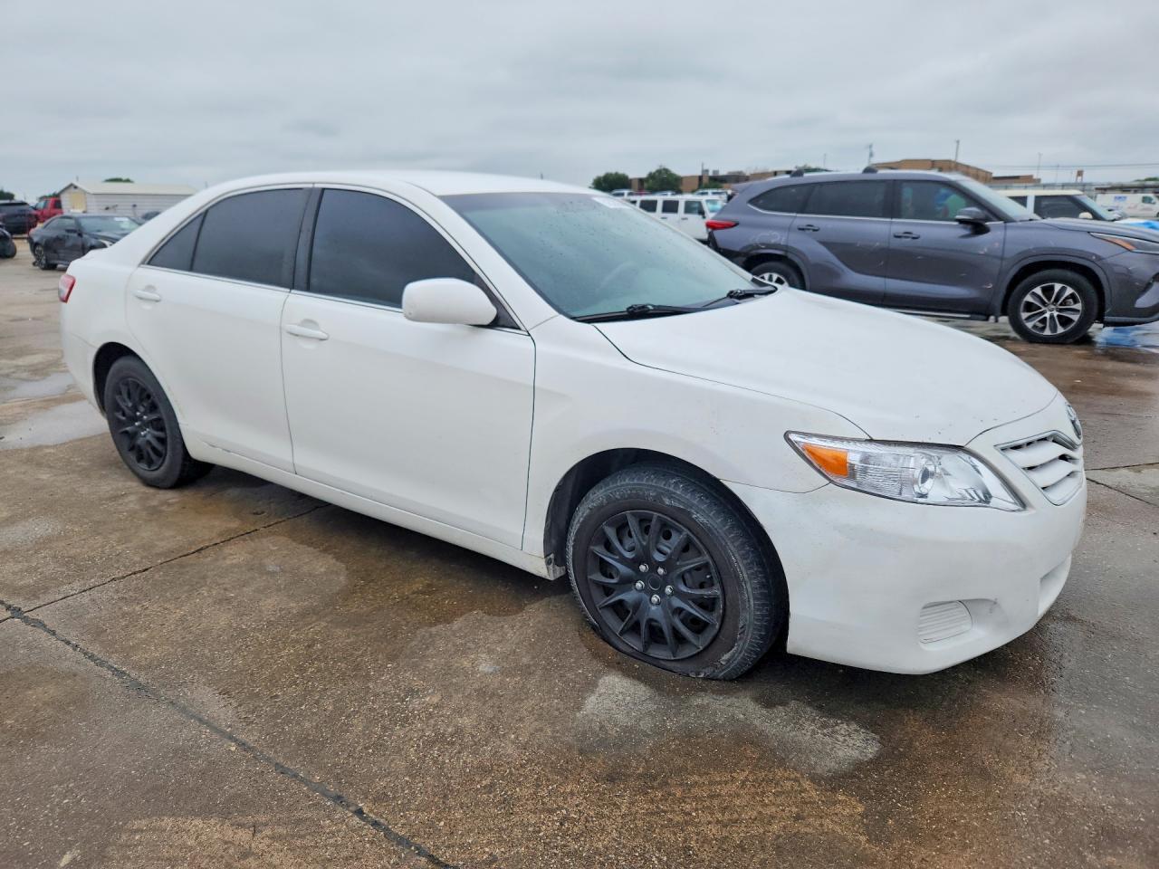 2011 Toyota Camry Le - Image 4