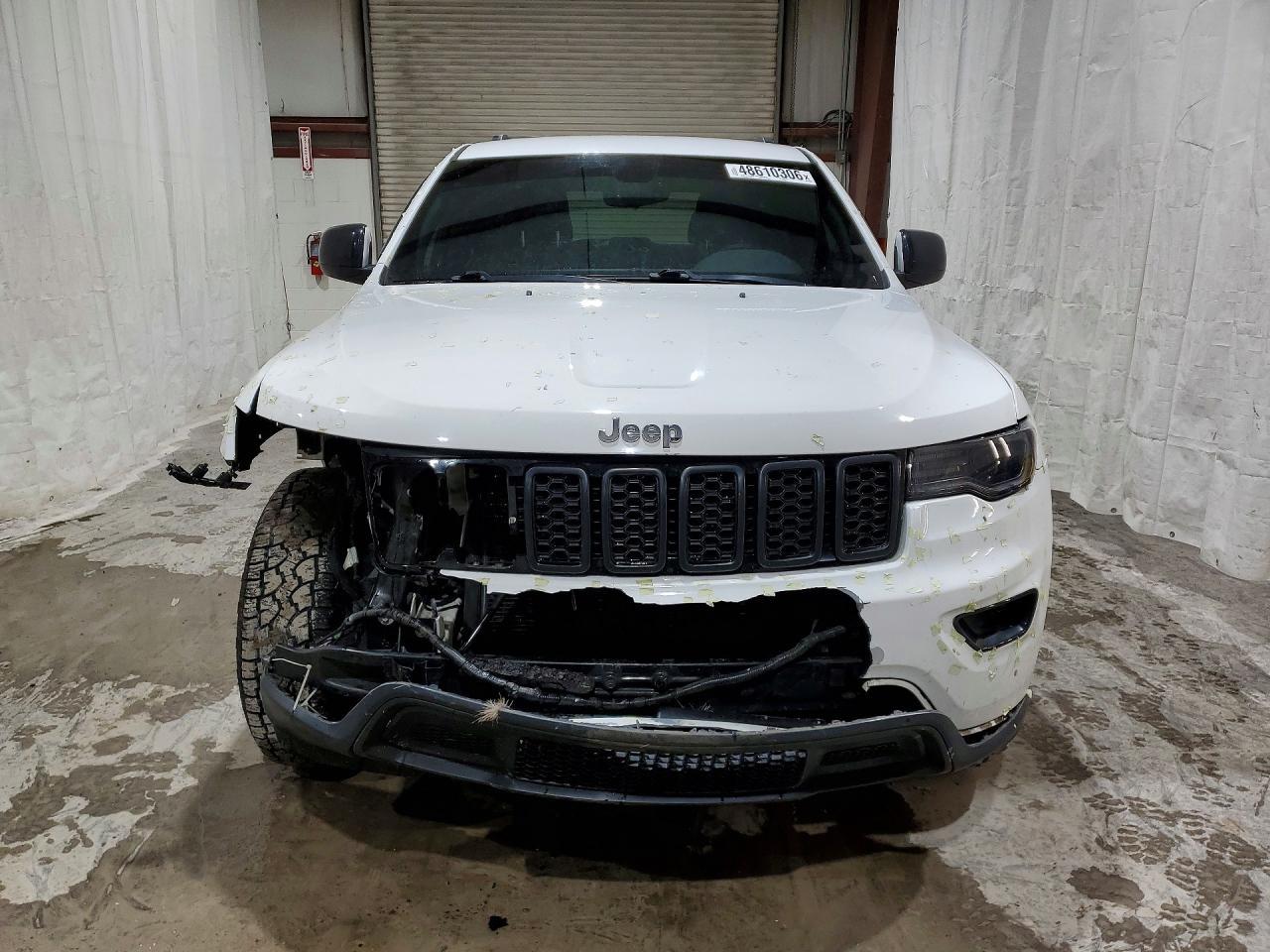 2017 Jeep Grand Cherokee Laredo - Image 5