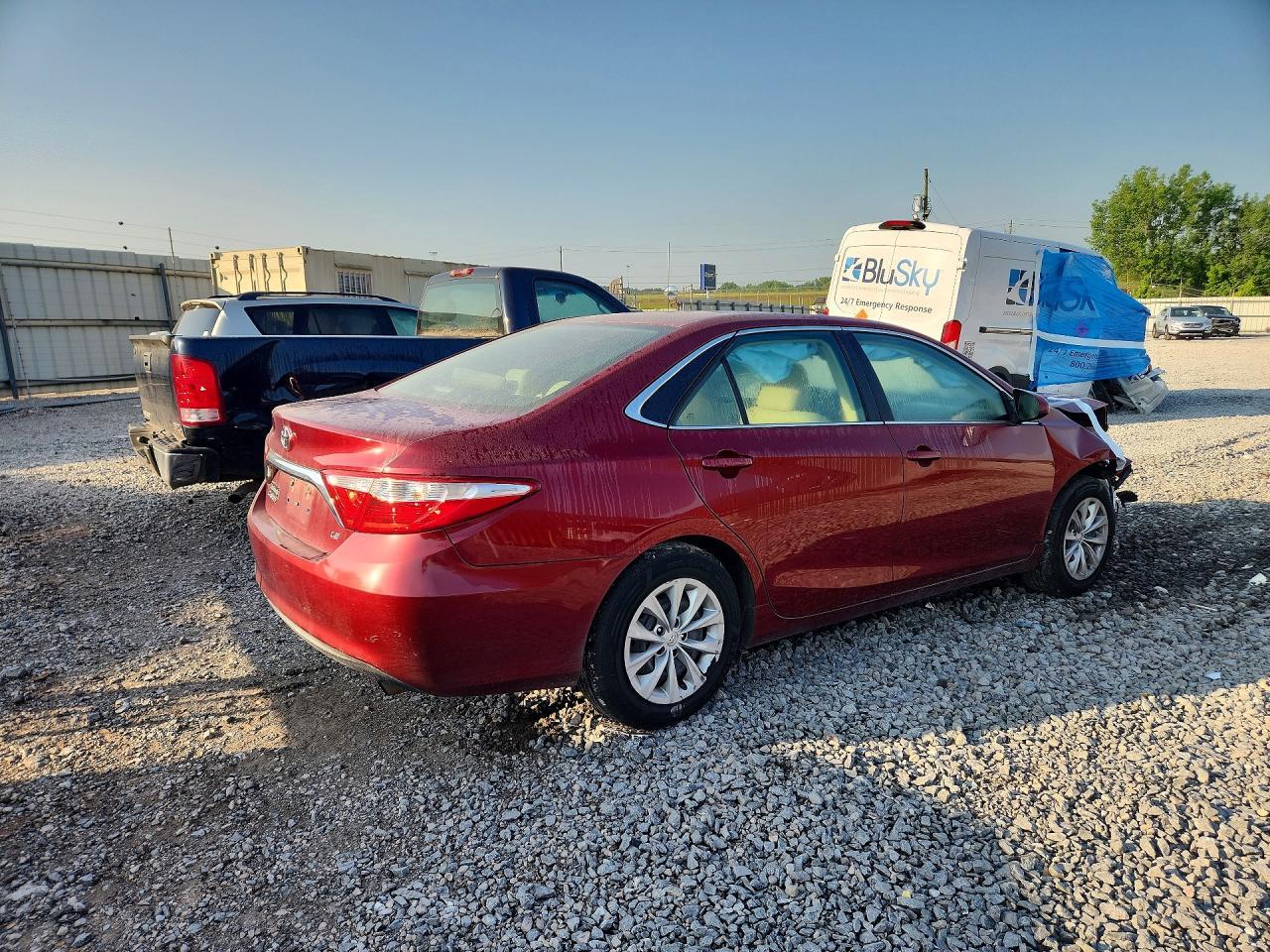 2016 Toyota Camry Le - Фото 3