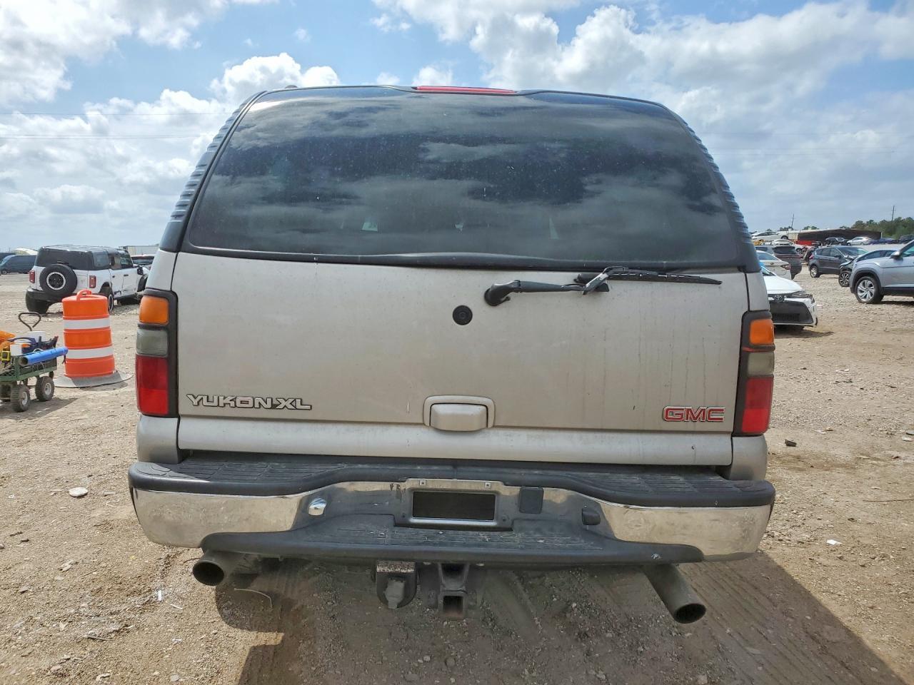 2005 GMC Yukon Xl C1500 - Image 6