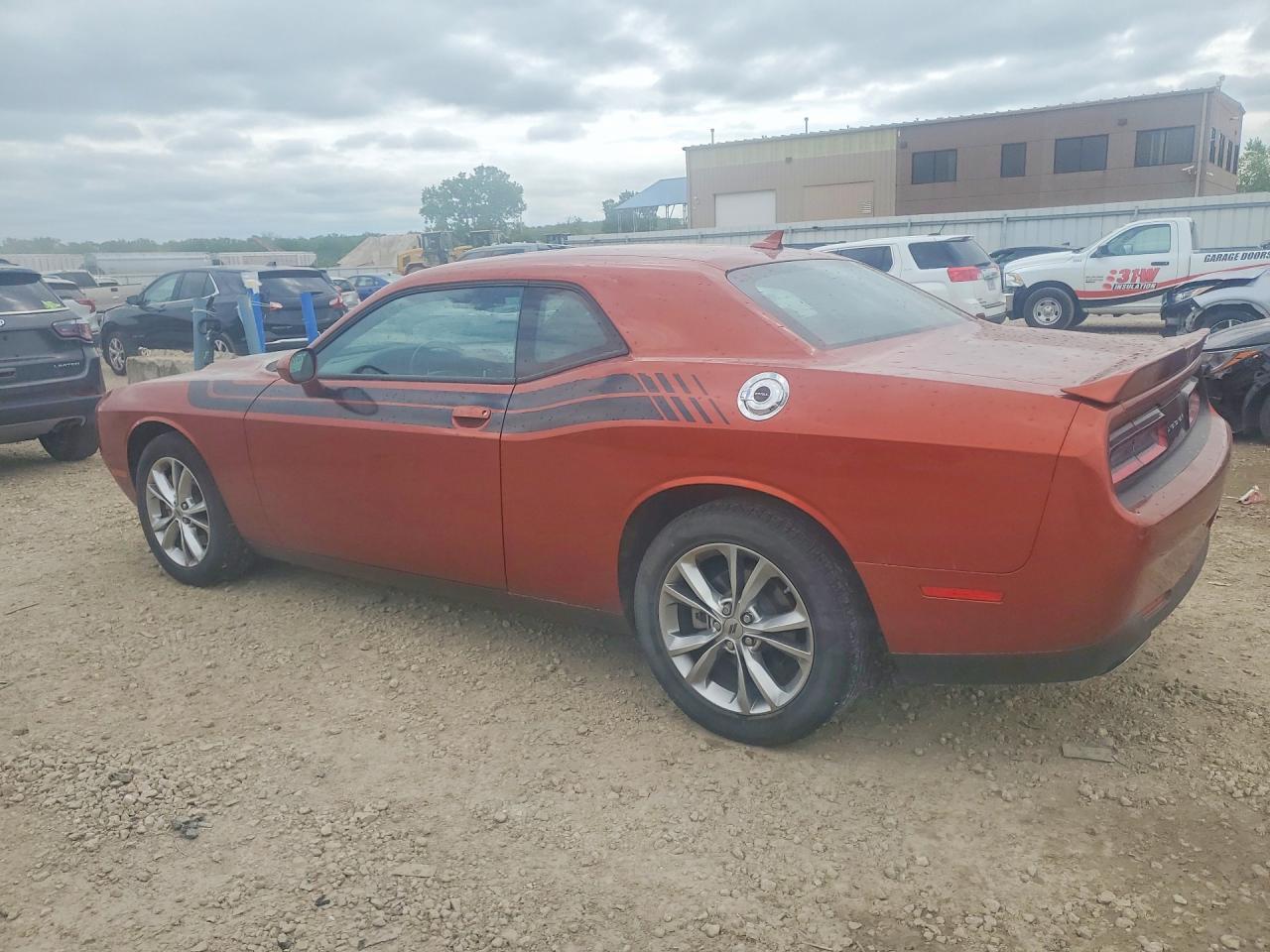 2022 Dodge Challenger Sxt - Фото 2
