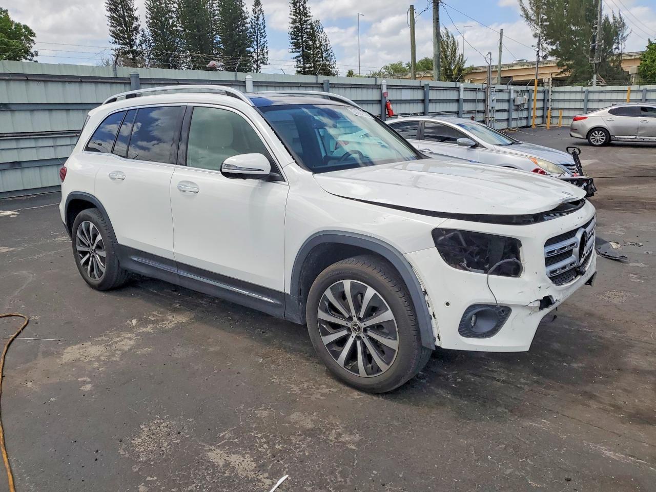 2022 Mercedes-Benz Glb 250 - Фото 4