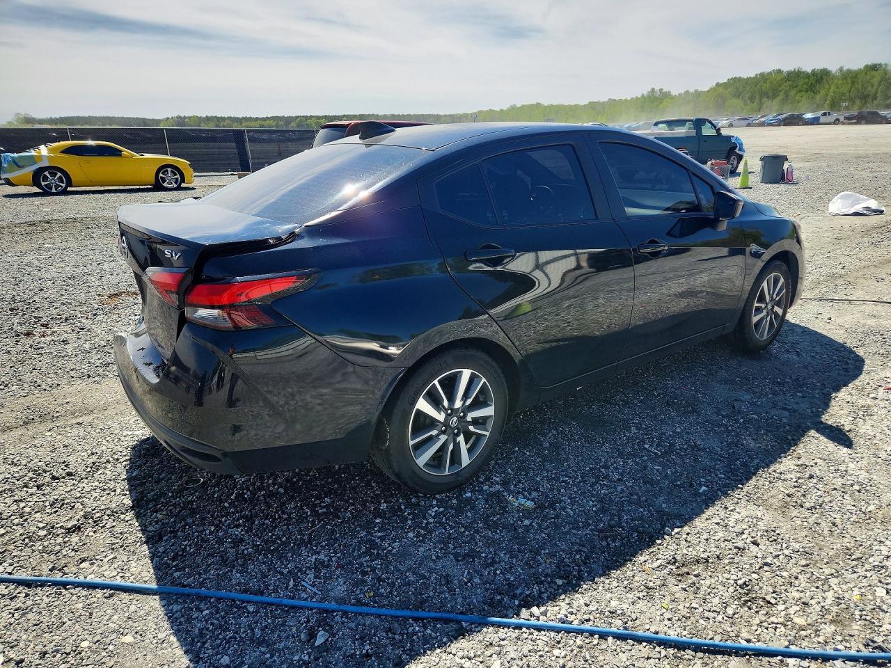2021 Nissan Versa Sv - Image 3