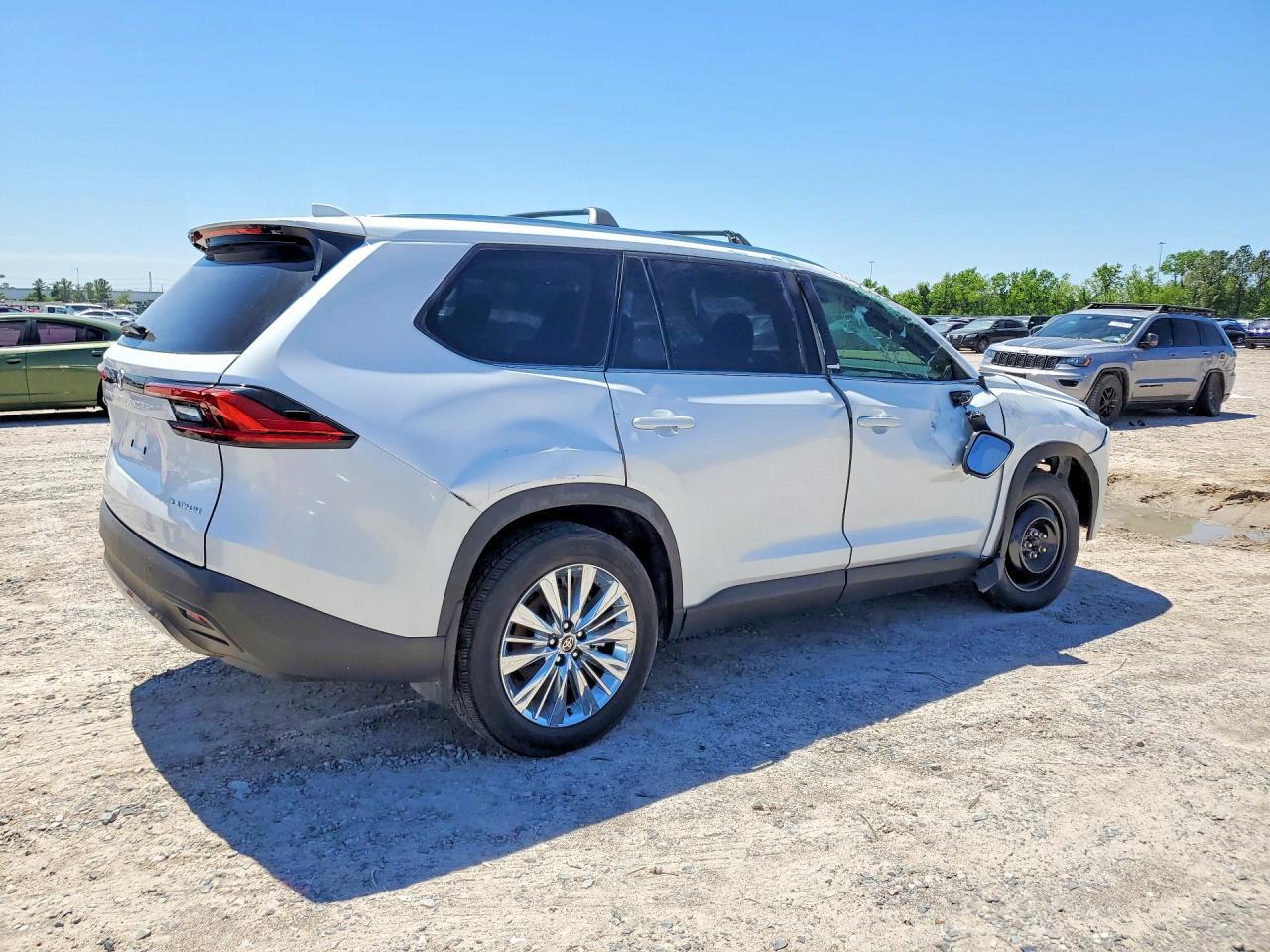 2024 Toyota Grand Highlander Platinum - Image 3