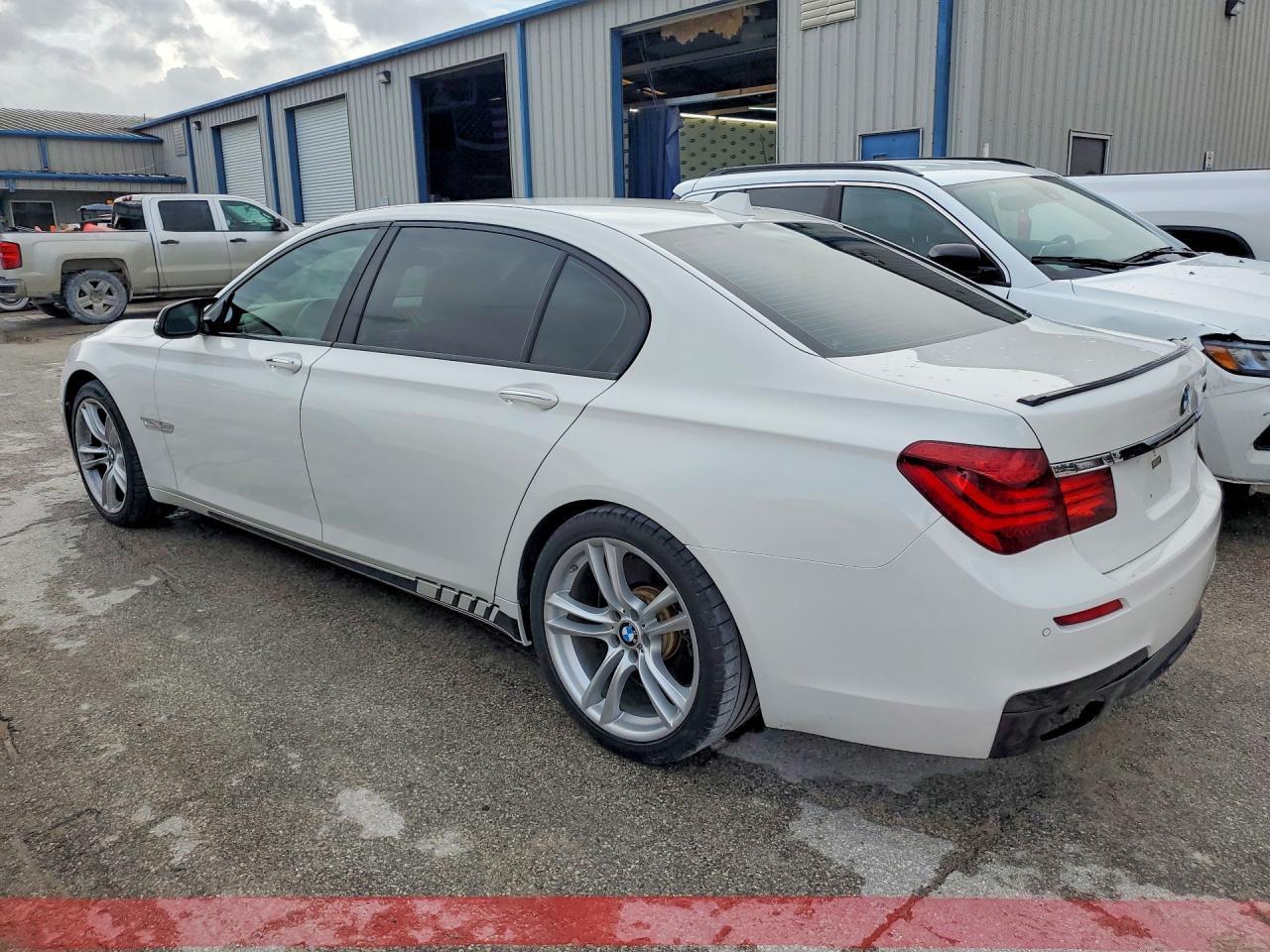 2013 BMW 750 Li - Фото 2