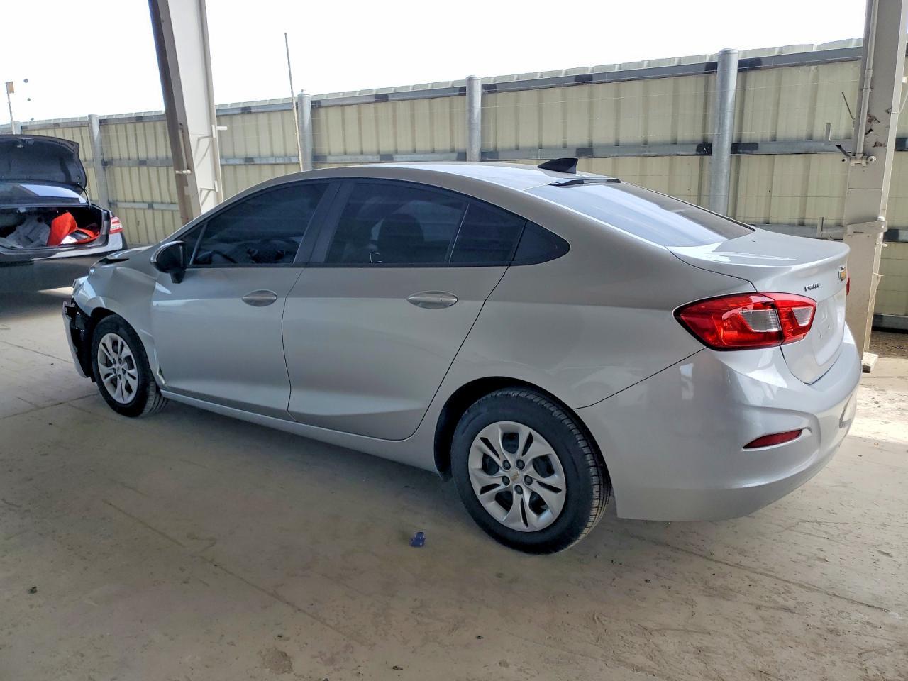 2019 Chevrolet Cruze Ls - Image 2
