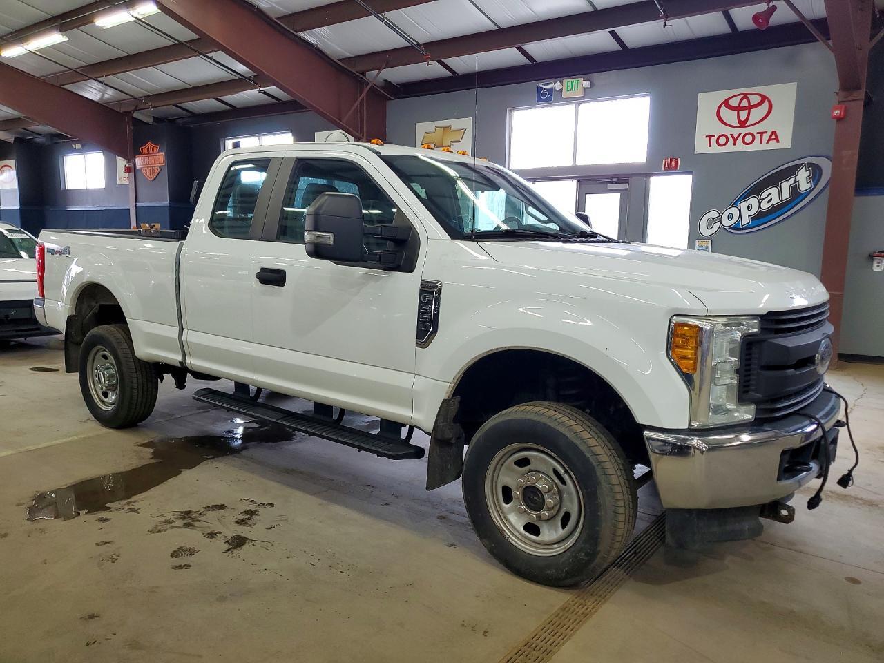 2017 Ford F350 Super Duty - Фото 4