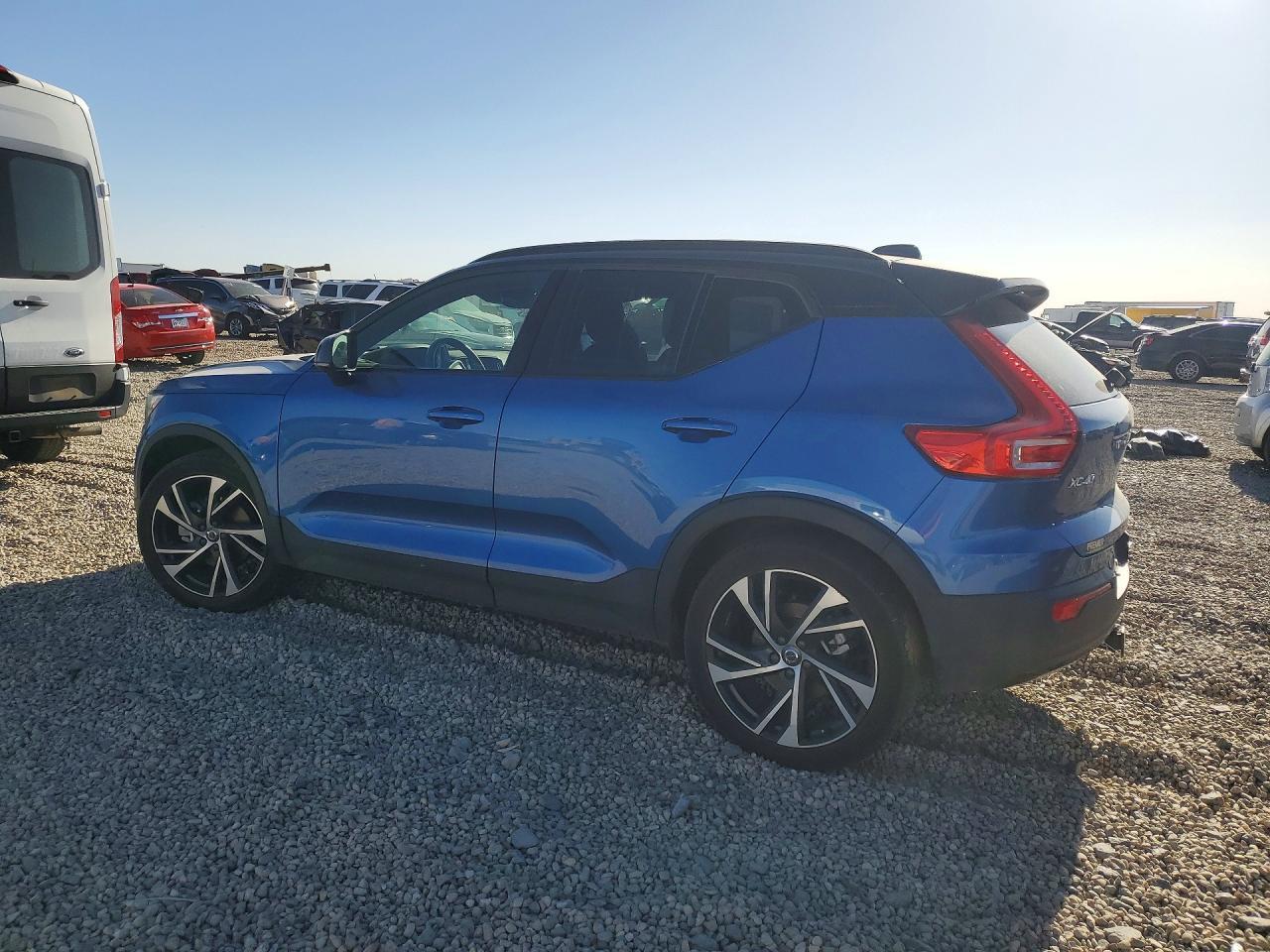 2021 Volvo Xc40 T5 R-Design - Image 2