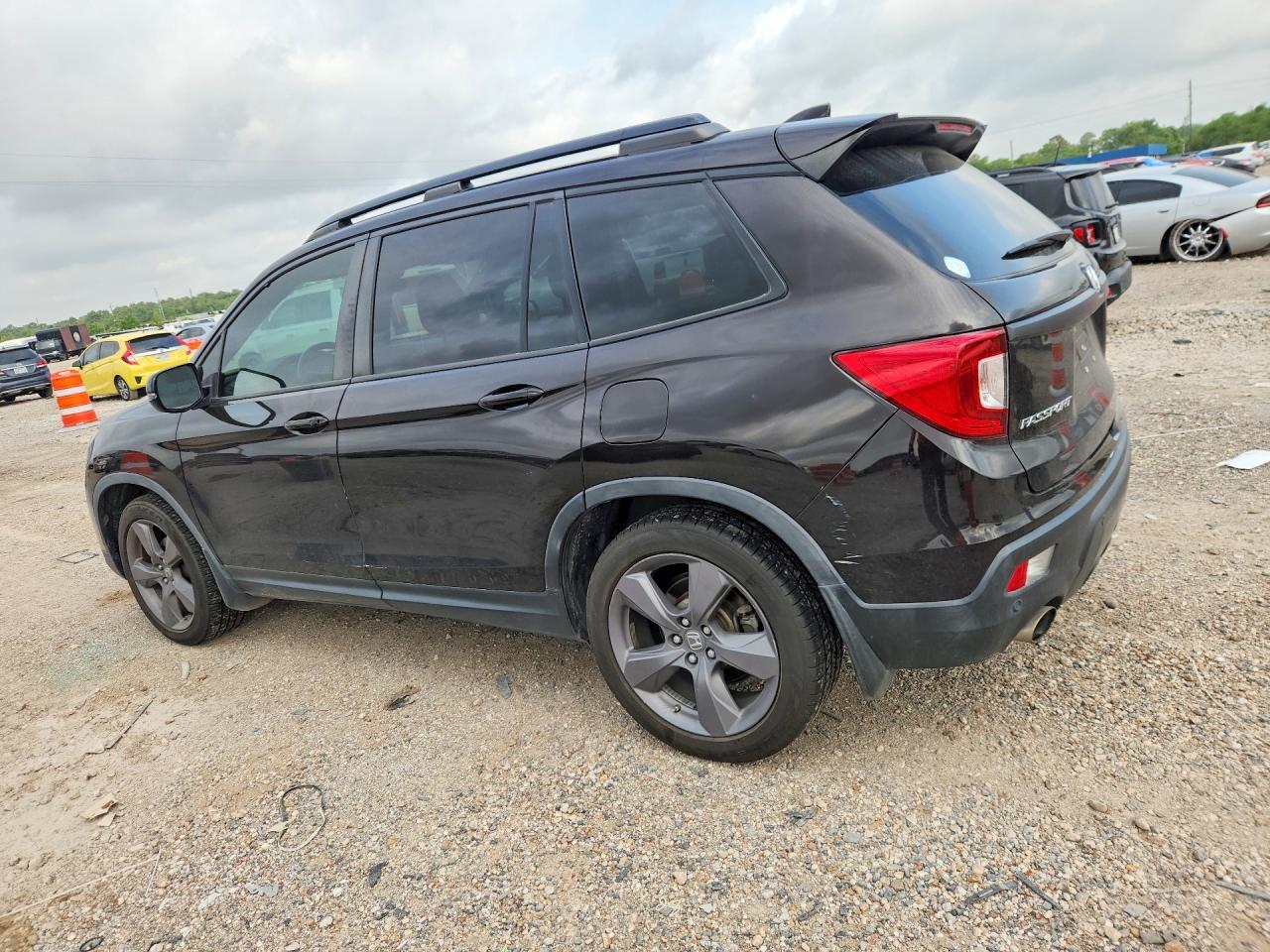 2020 Honda Passport Touring - Image 2