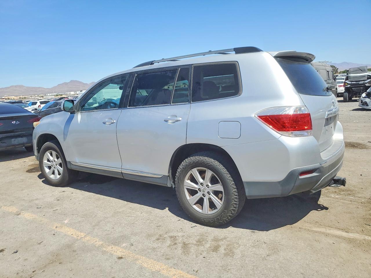 2011 Toyota Highlander Base - Image 2