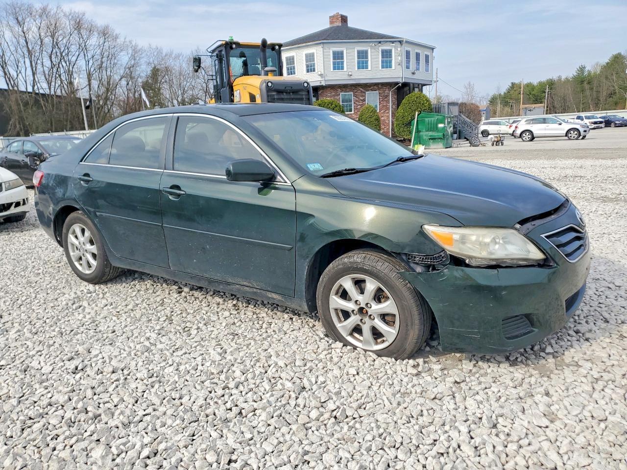 2011 Toyota Camry Le - Image 4