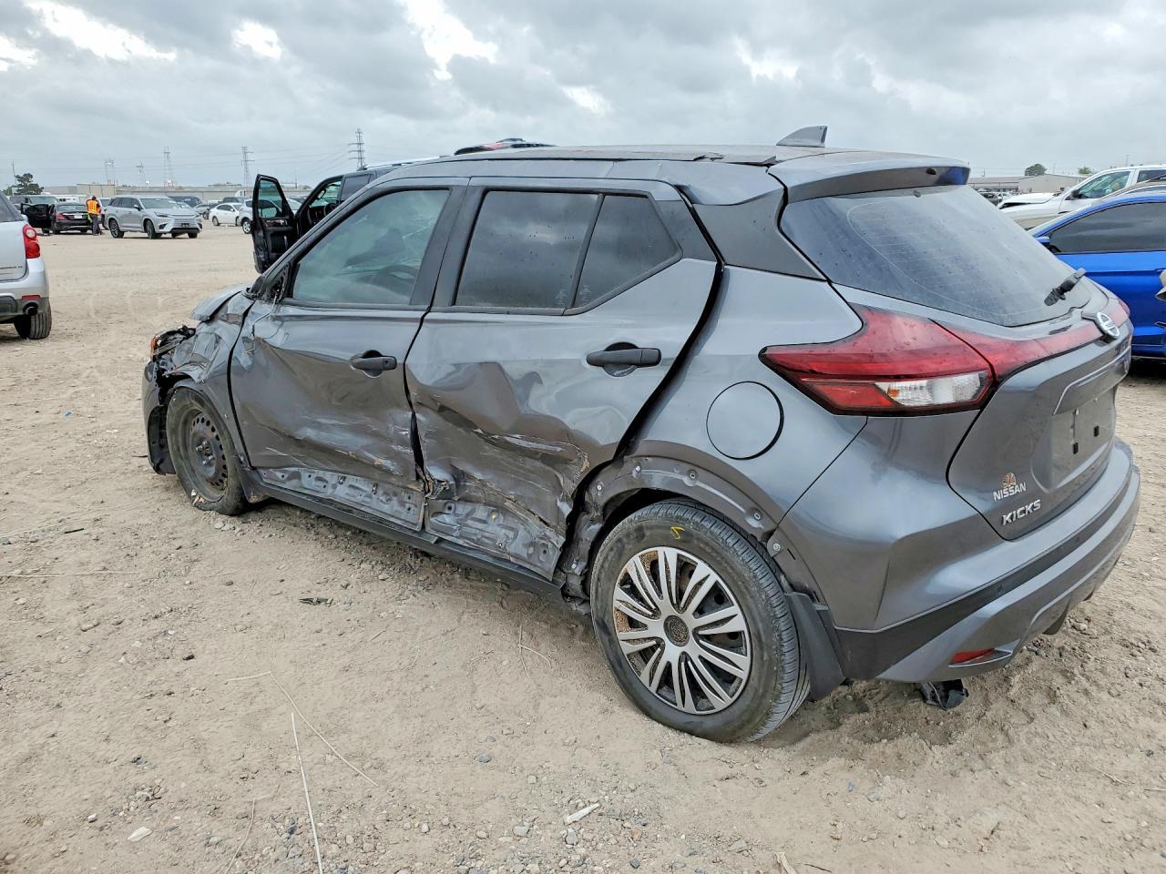 2021 Nissan Kicks S - Фото 2
