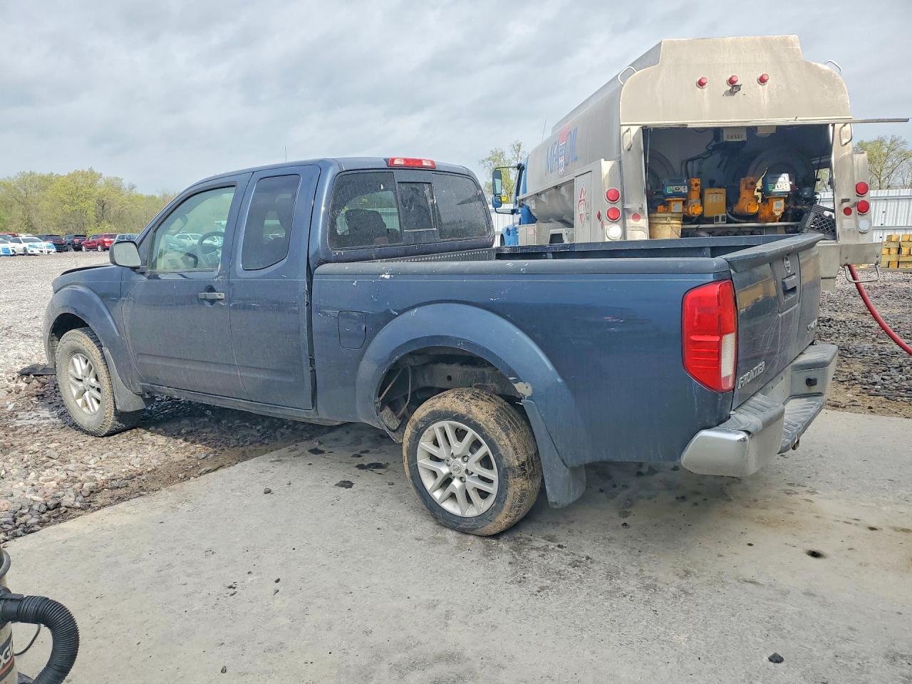 2015 Nissan Frontier Sv V6 - Image 2