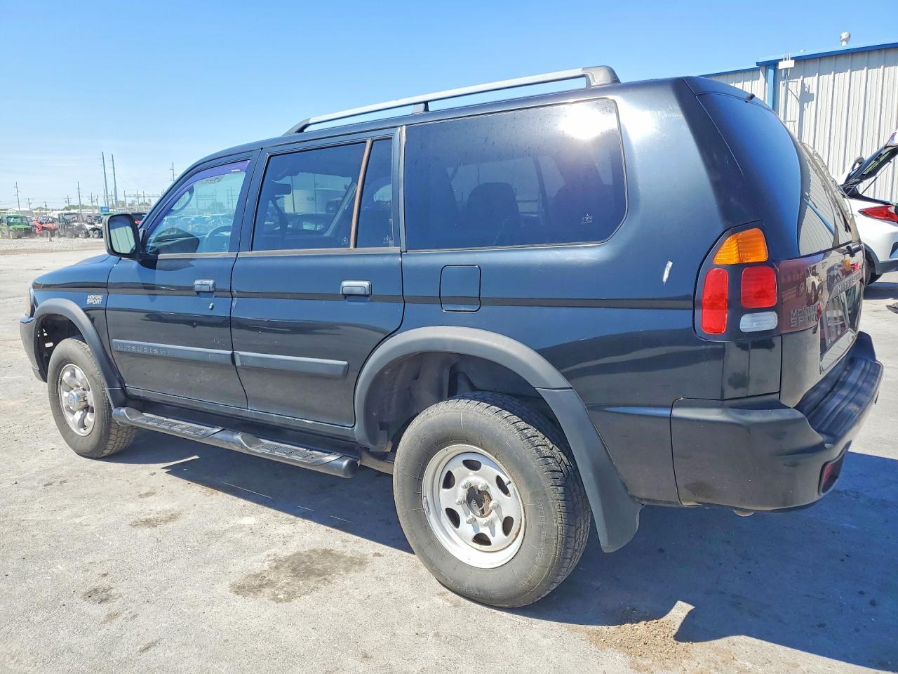 2002 Mitsubishi Montero Sport Es - Фото 2