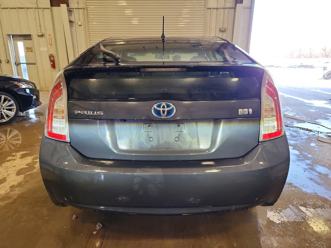 2015 Toyota Prius Two - Фото 6