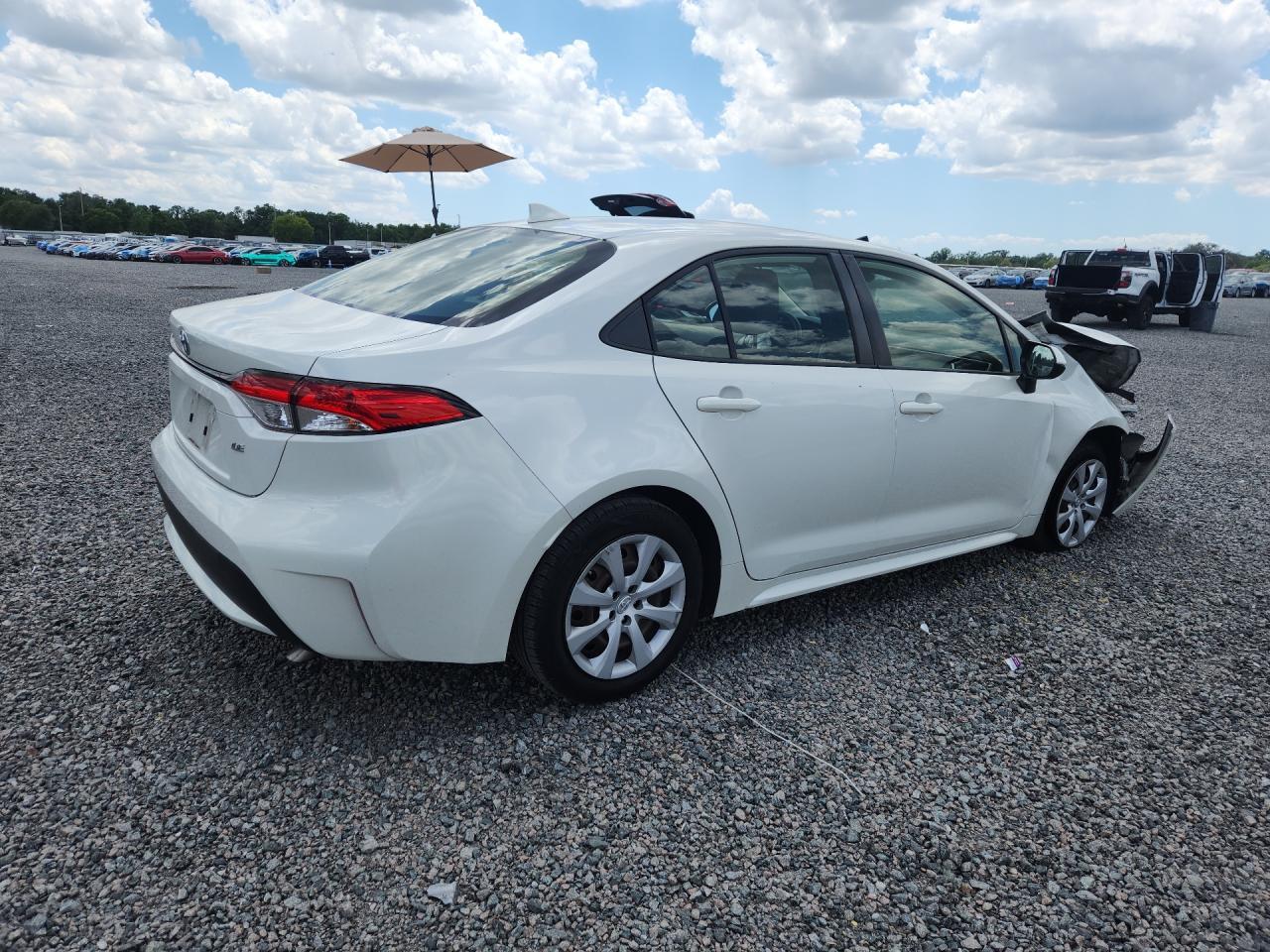 2021 Toyota Corolla Le - Image 3