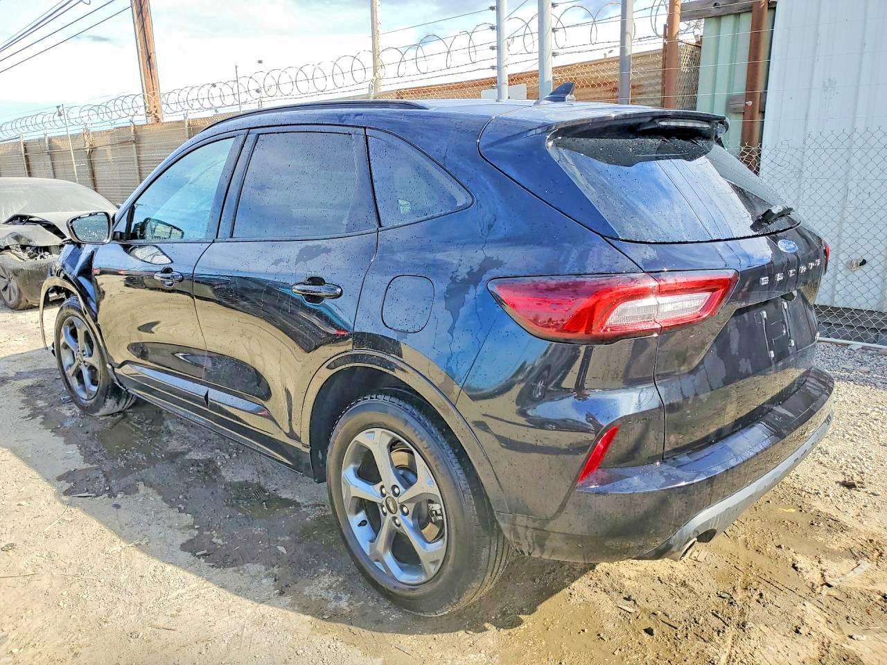 2024 Ford Escape St Line - Фото 2