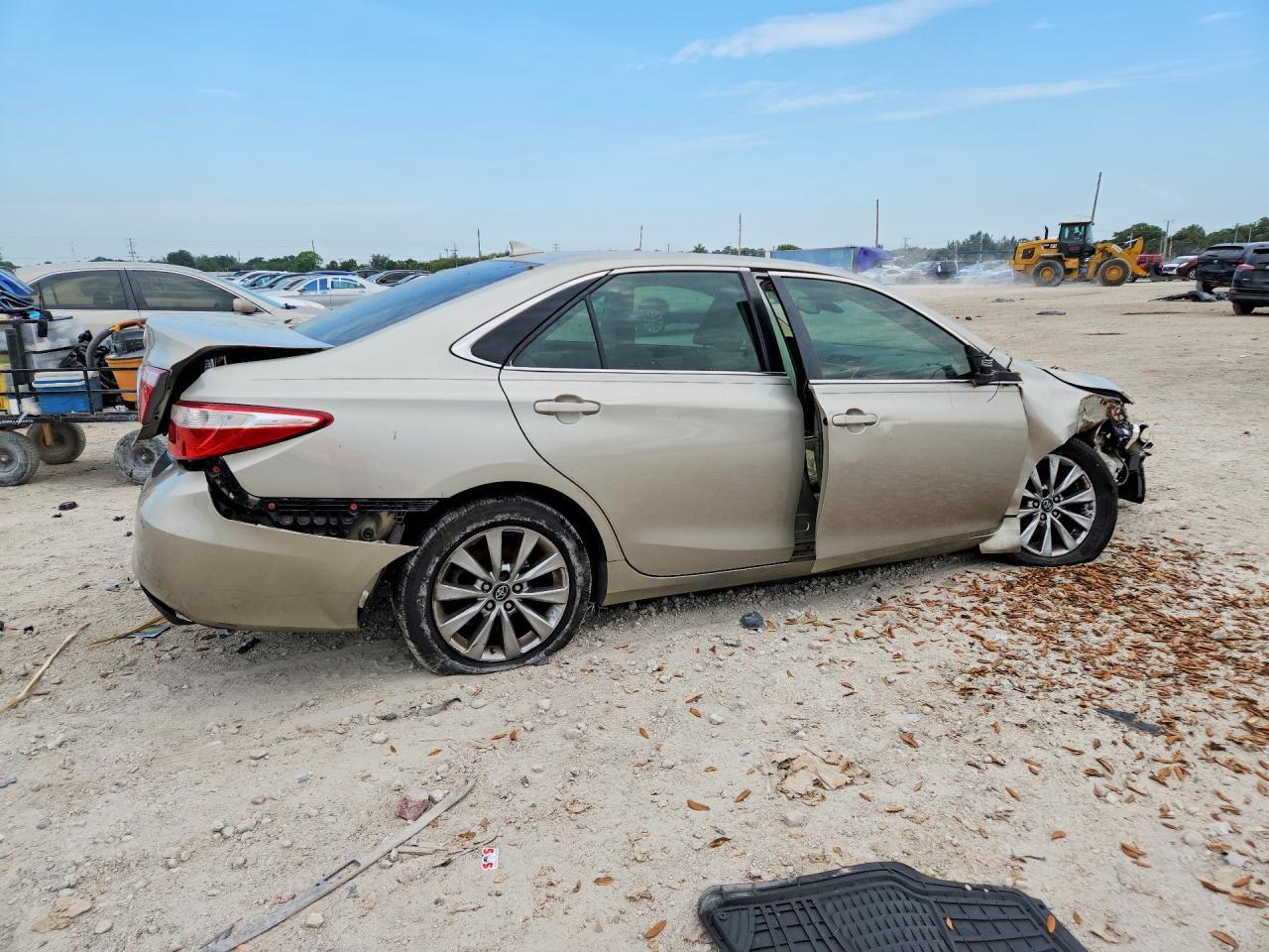 2016 Toyota Camry Xle - Фото 3