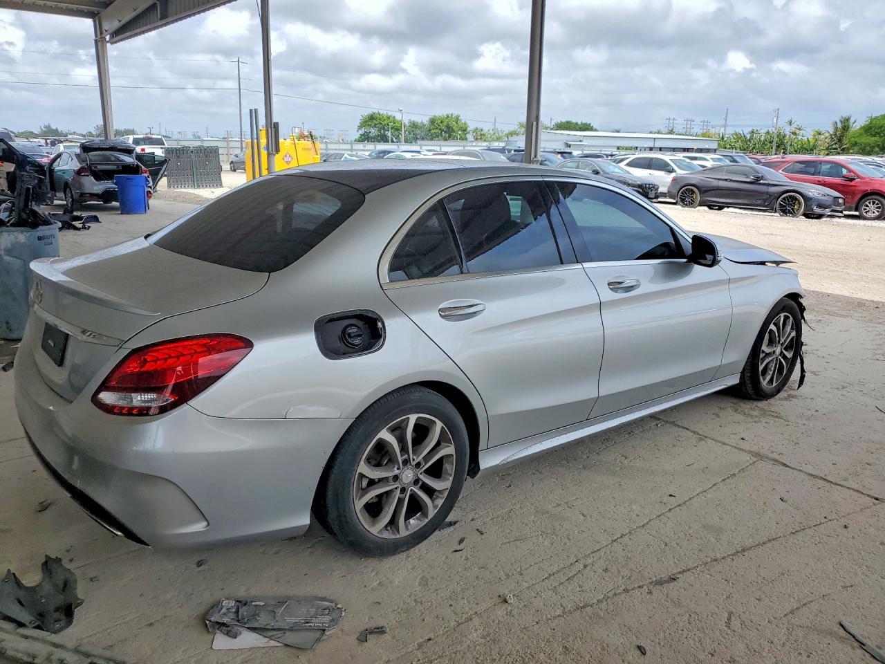 2017 Mercedes-Benz C 300 - Фото 3
