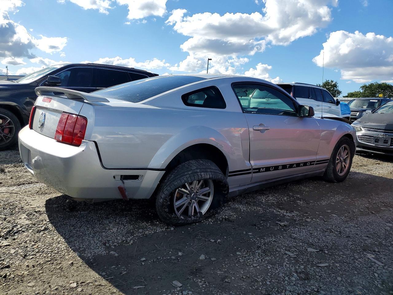 2005 Ford Mustang - Фото 3
