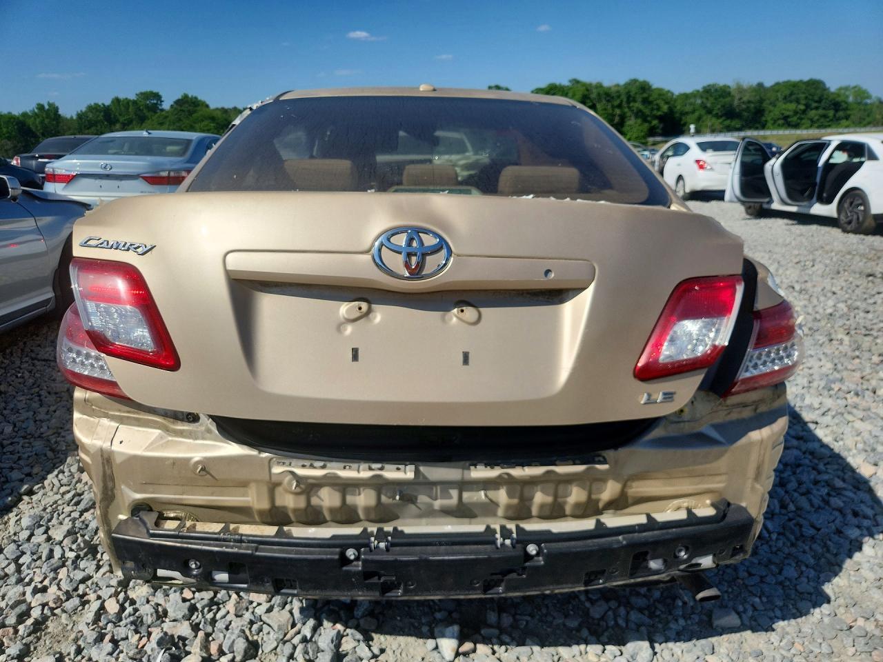 2011 Toyota Camry Le - Image 6