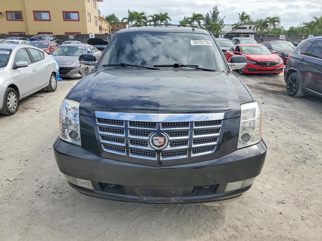 2012 Cadillac Escalade Luxury - Image 5